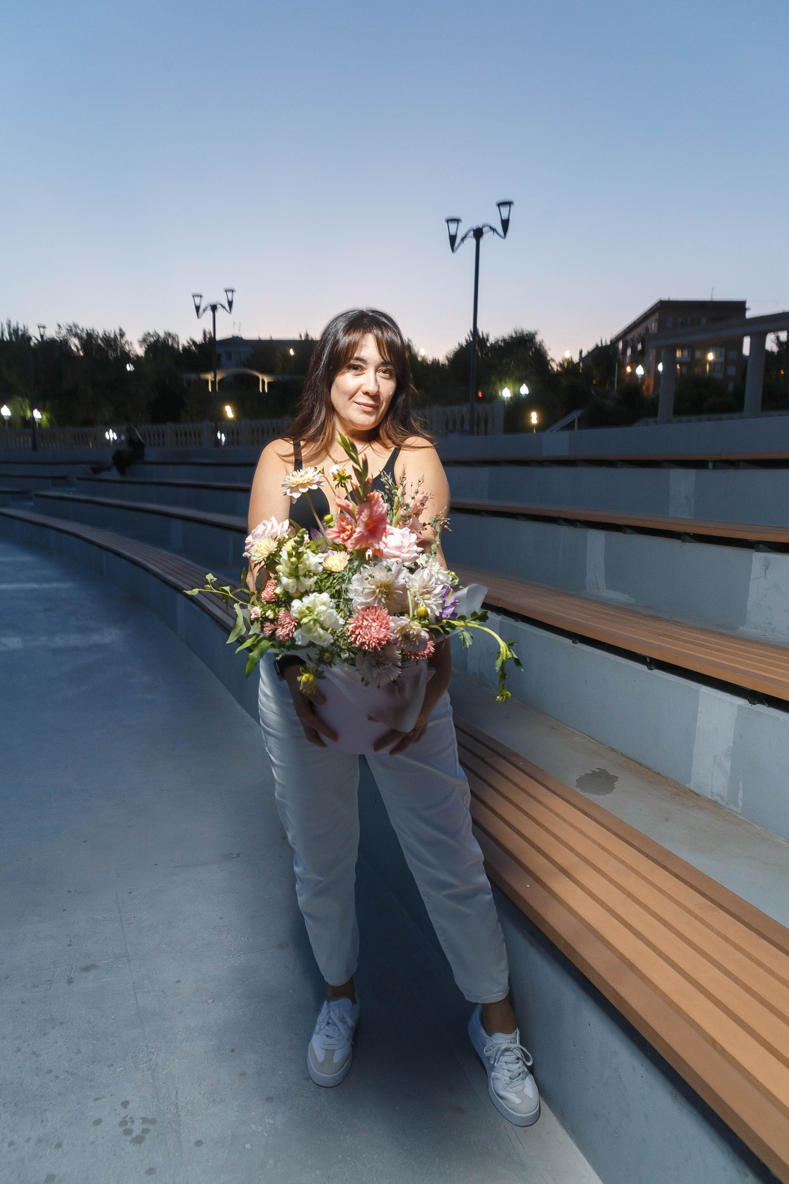 День рождения Оксаны: подруги, набережная, торт, шампанское. Событийный фотограф Максим Бескоровайновнов