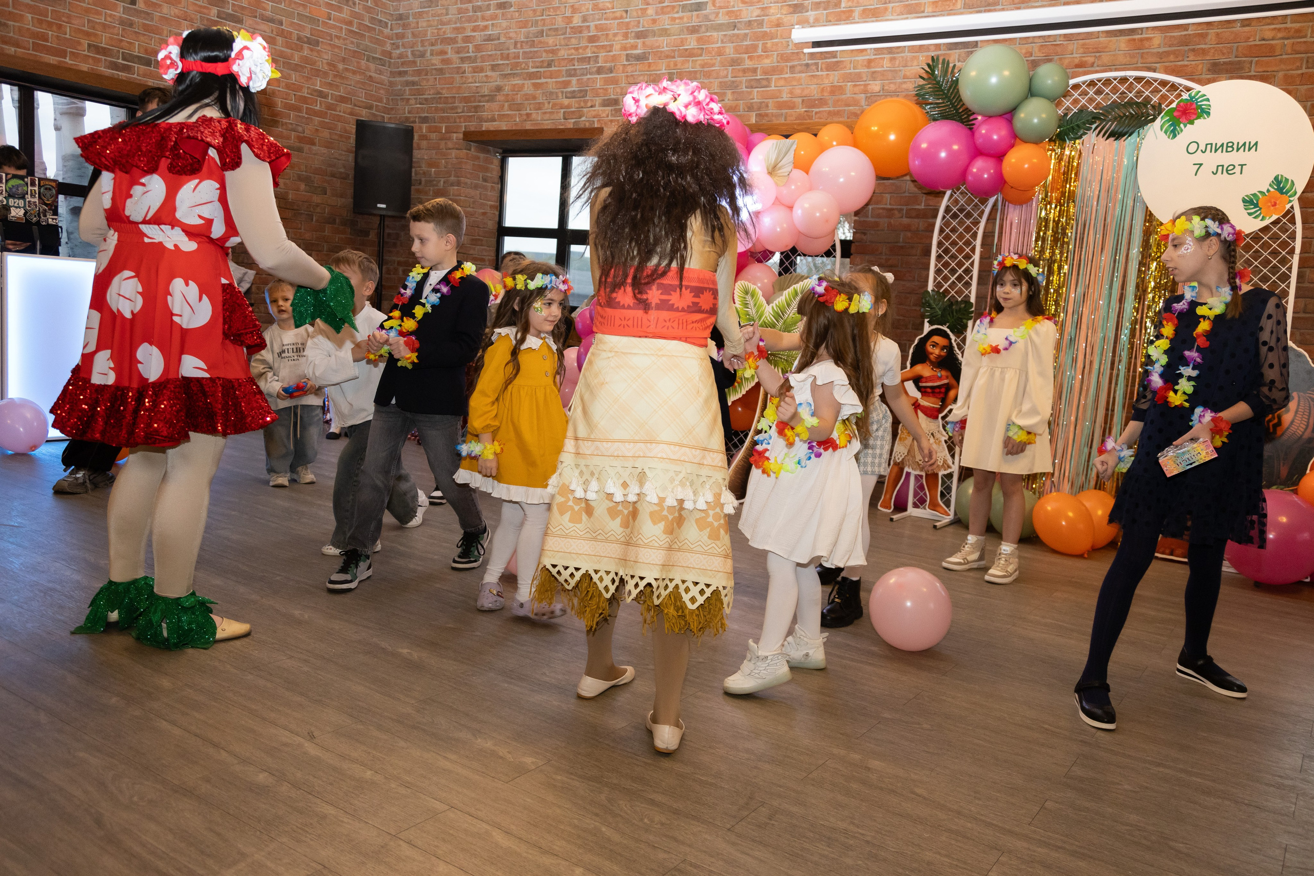 День Рожденья Оливия 7 лет. Портретный Студийный и уличный фотограф Москва. Индивидуальные, Семейные, Беременность, Будуар, Каталог, контент съемки для блога и бизнеса