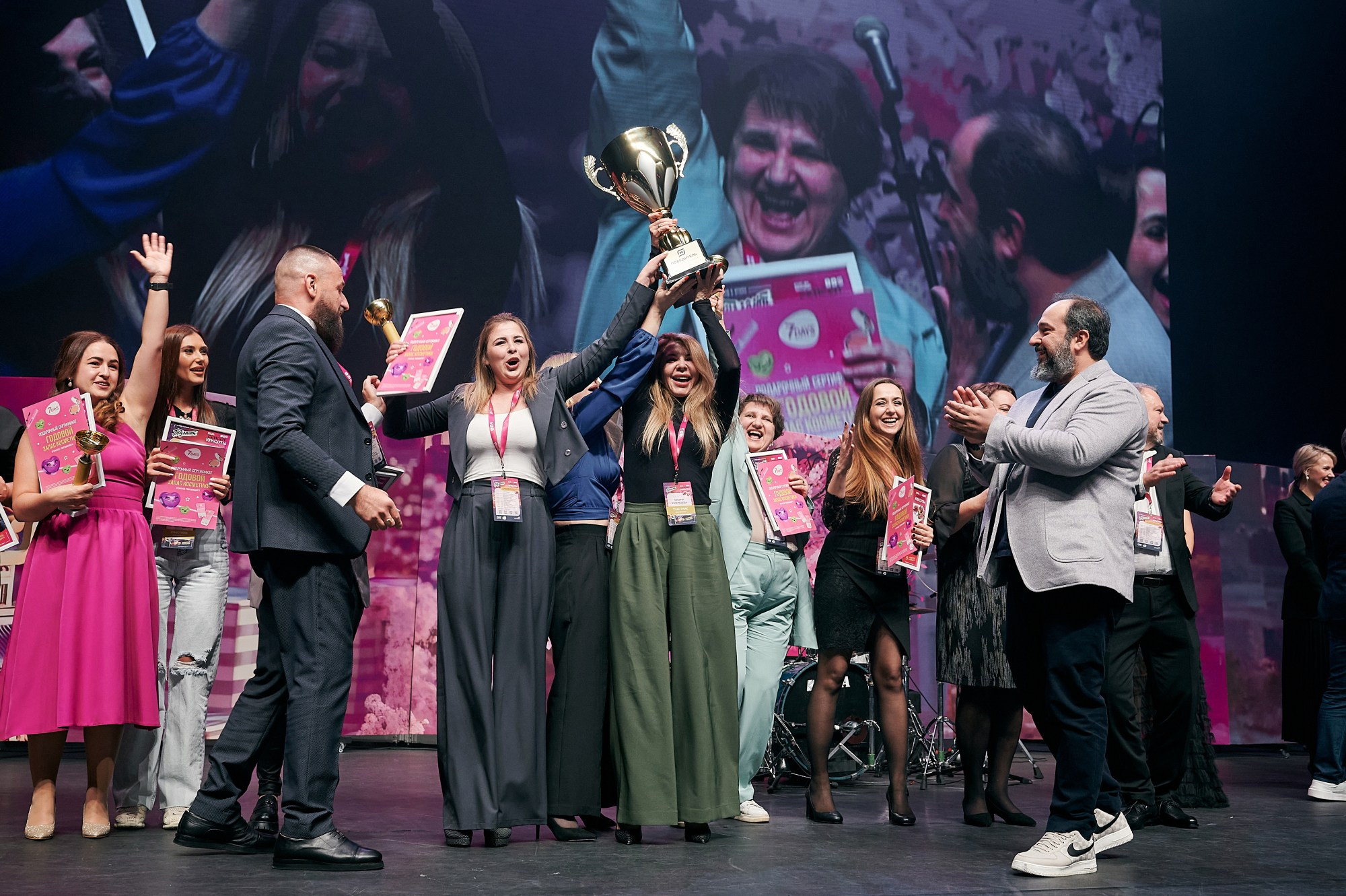 Магнит Косметик — конкурс «Золотой Магазин». Мезенцев Евгений фотограф