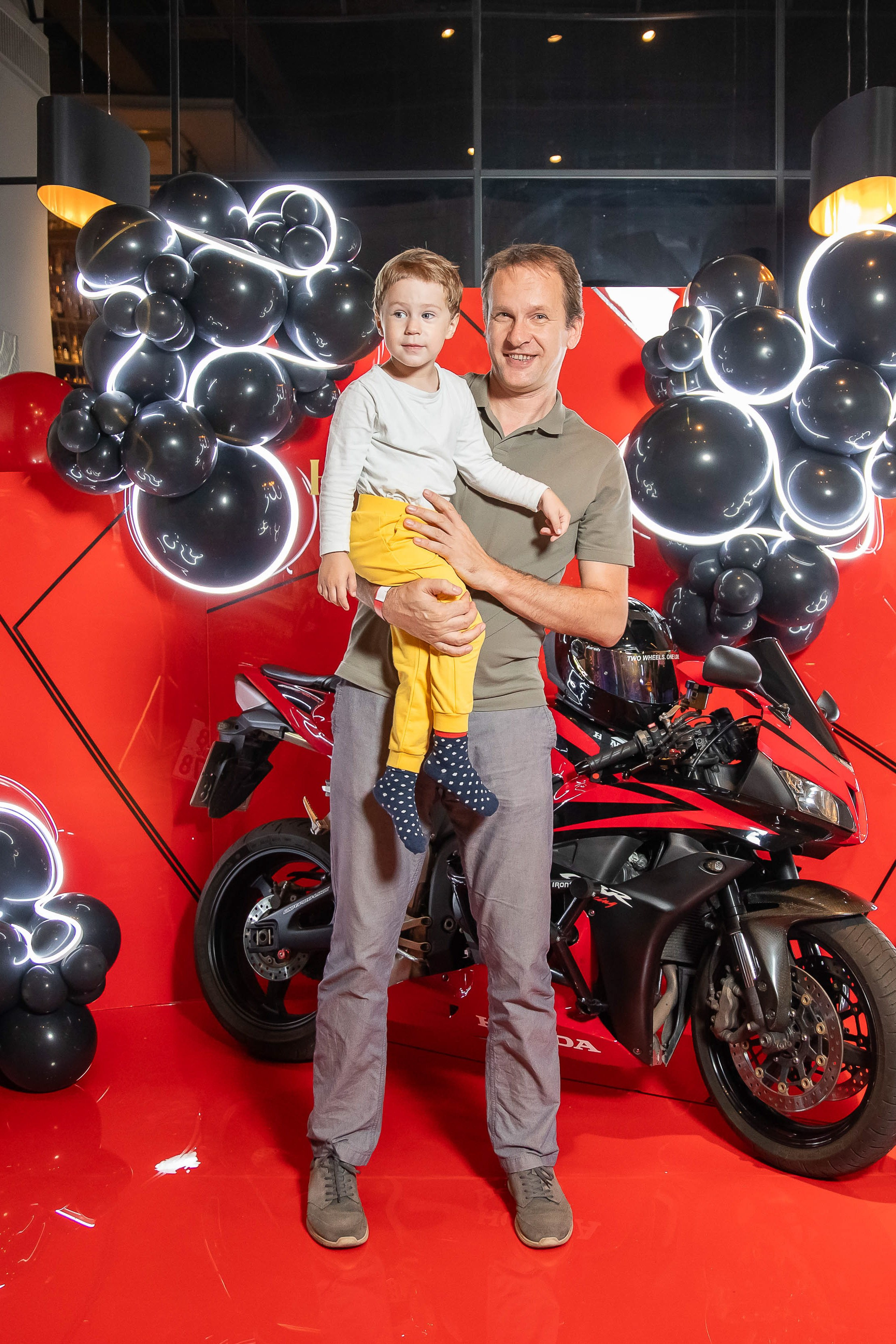 Отпетые мошенники в Mouse House. NesterovaMaria.ru