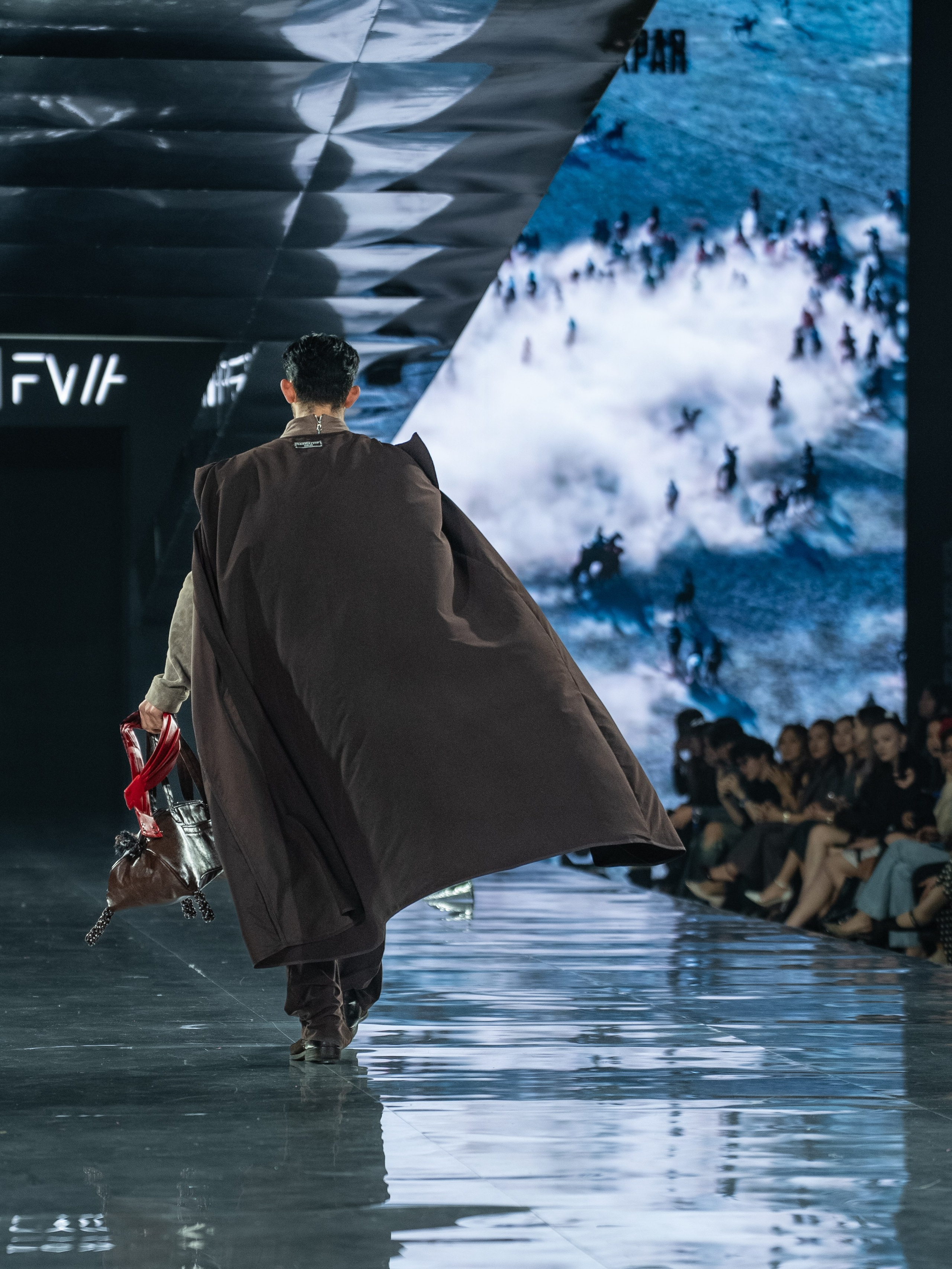 Visa Fashion Week Almaty Pre-Fall 2026 GAZHAIYIP. Сайт Алматинского НЮ АРТ, будуар и фэшн фотографа Дениса Карпенко