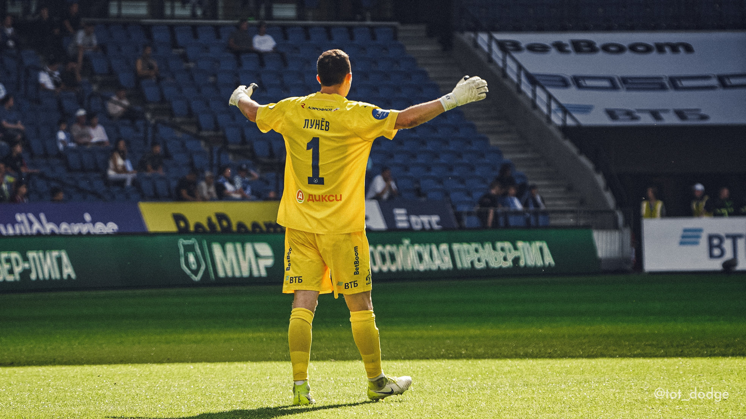 Футбол. Динамо-Ахмат 15.09.24. Автомобильный фотограф Шакая Кирилл