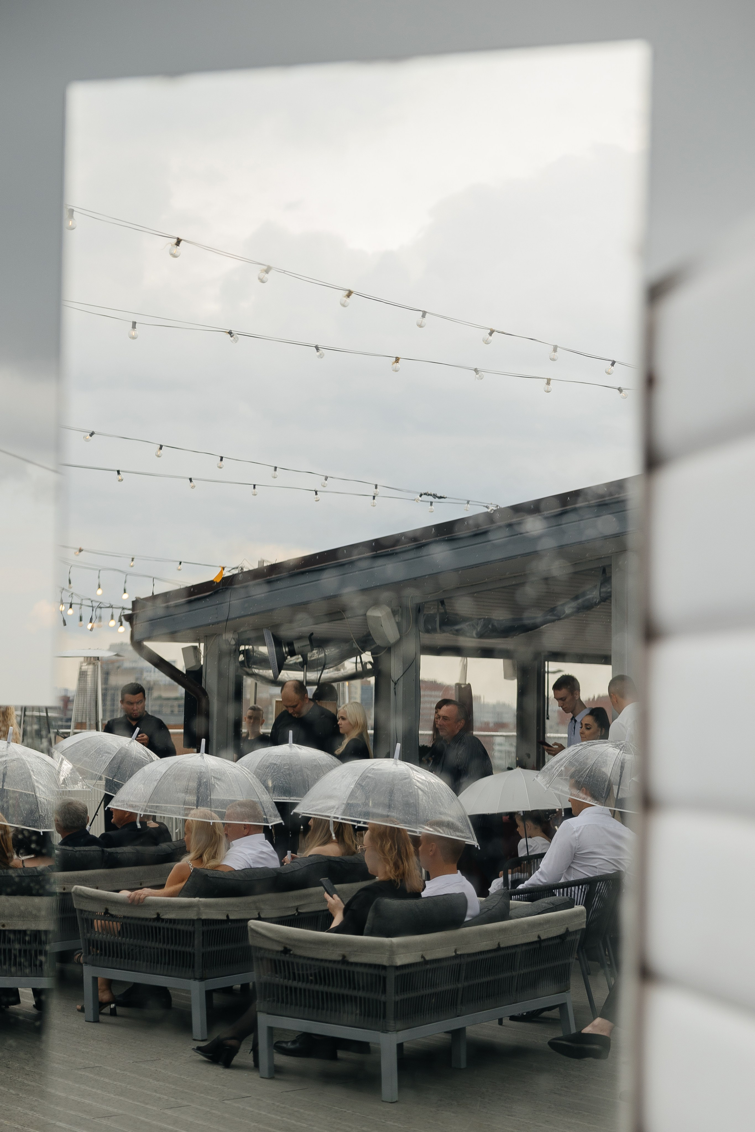 Rain falls down. Главная