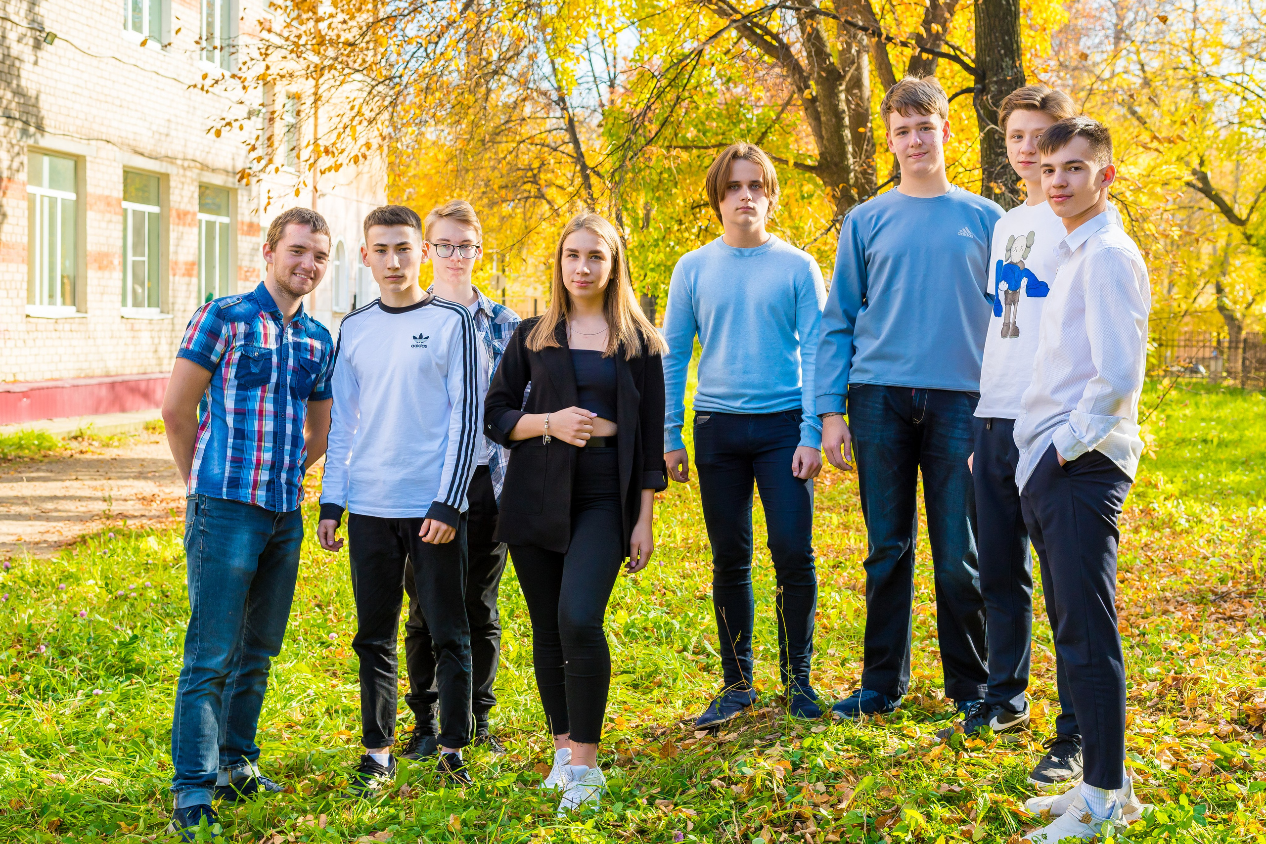 В школьном дворе, парке. Детский фотограф в Екатеринбурге и Берёзовском Евгений Кондаков