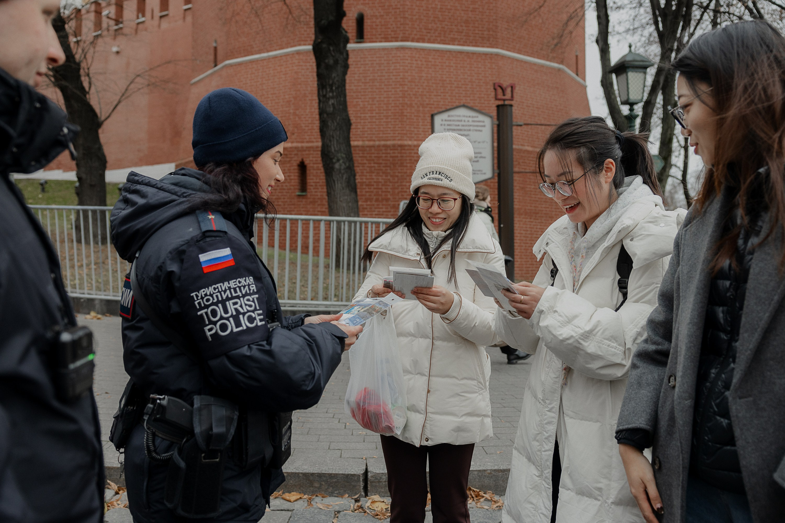 Репортажный фотограф и документальная съёмка для СМИ, брендов и мероприятий. Фоторепортажи, editorial-съёмка, культурные и городские проекты.