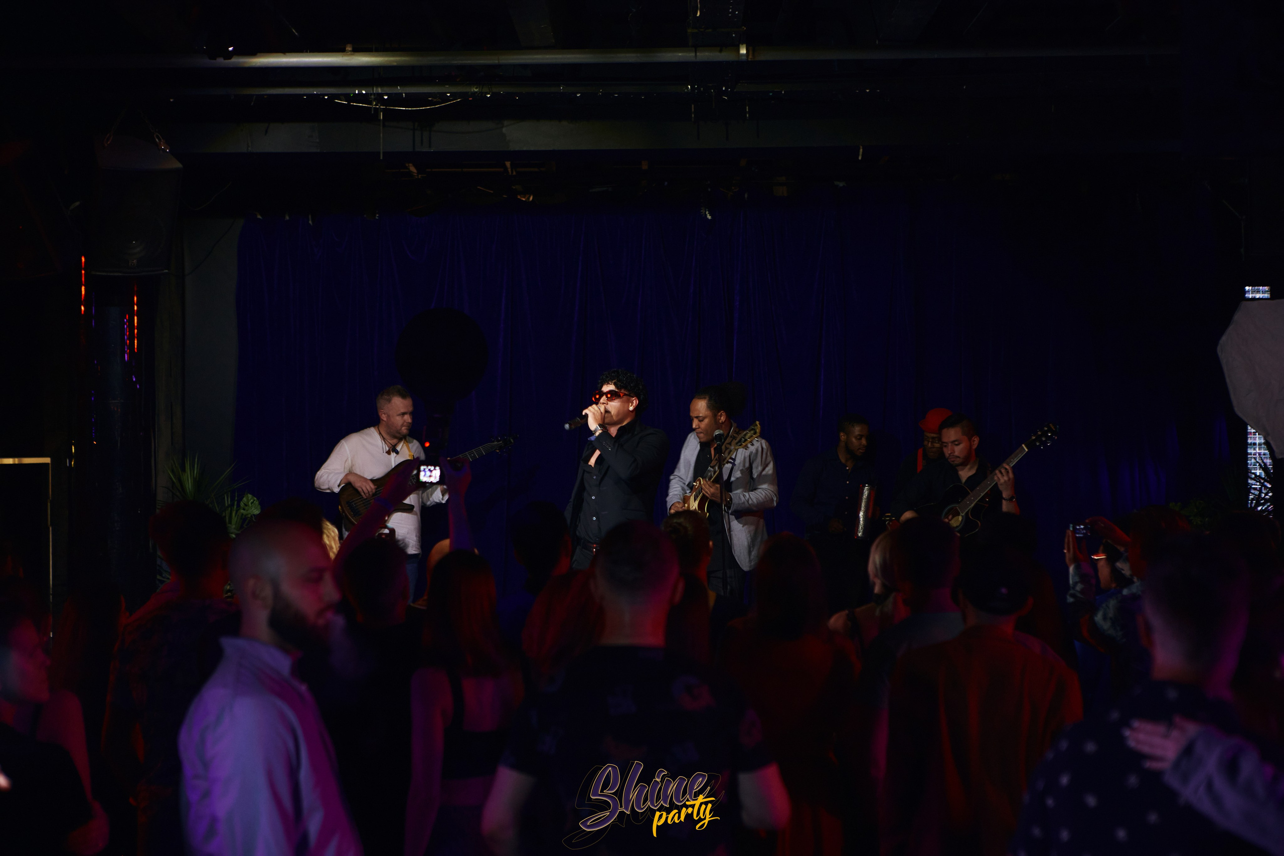 Shine party bachata. Свадебный фотограф
