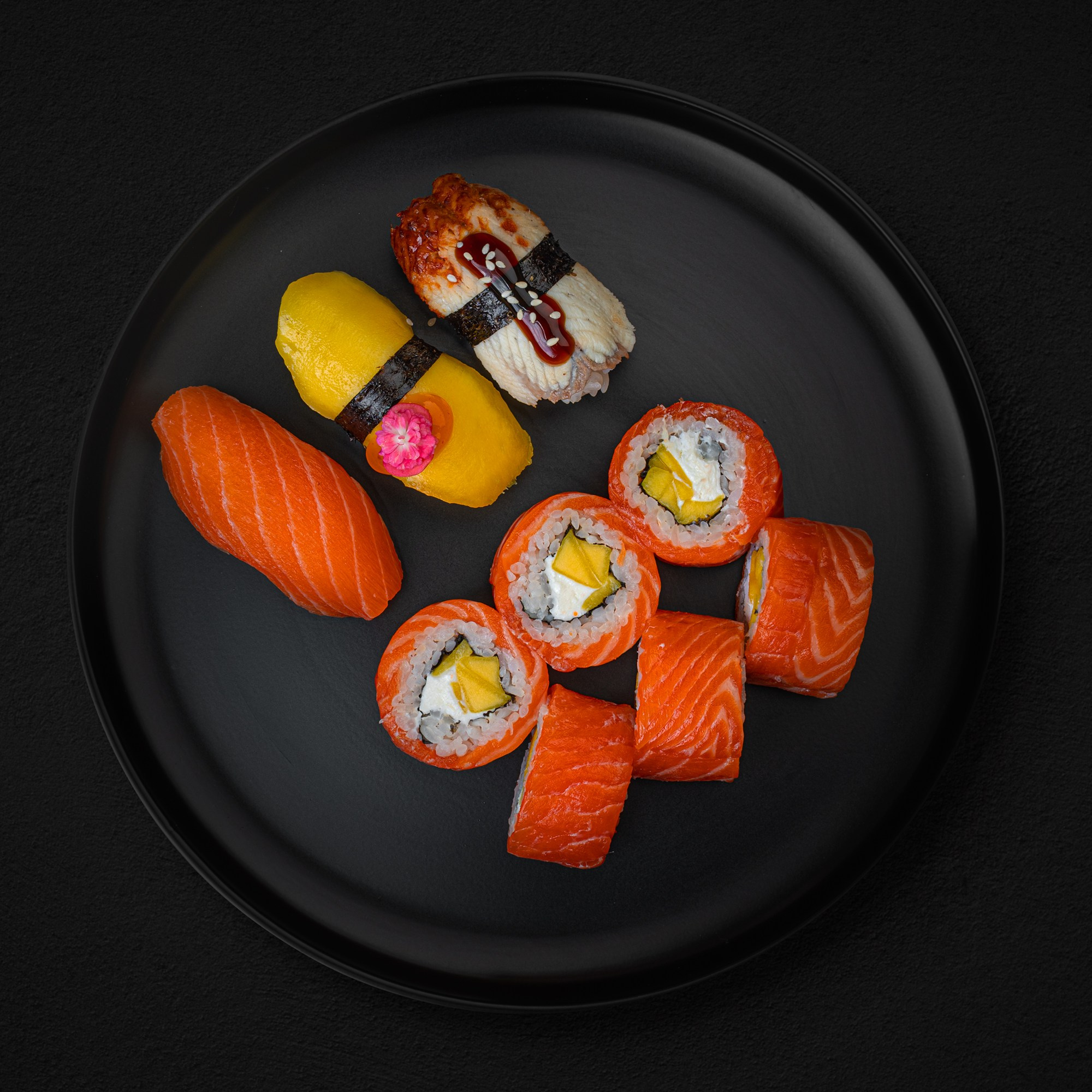 Фотограф и графический дизайнер Владимир Пуставетов