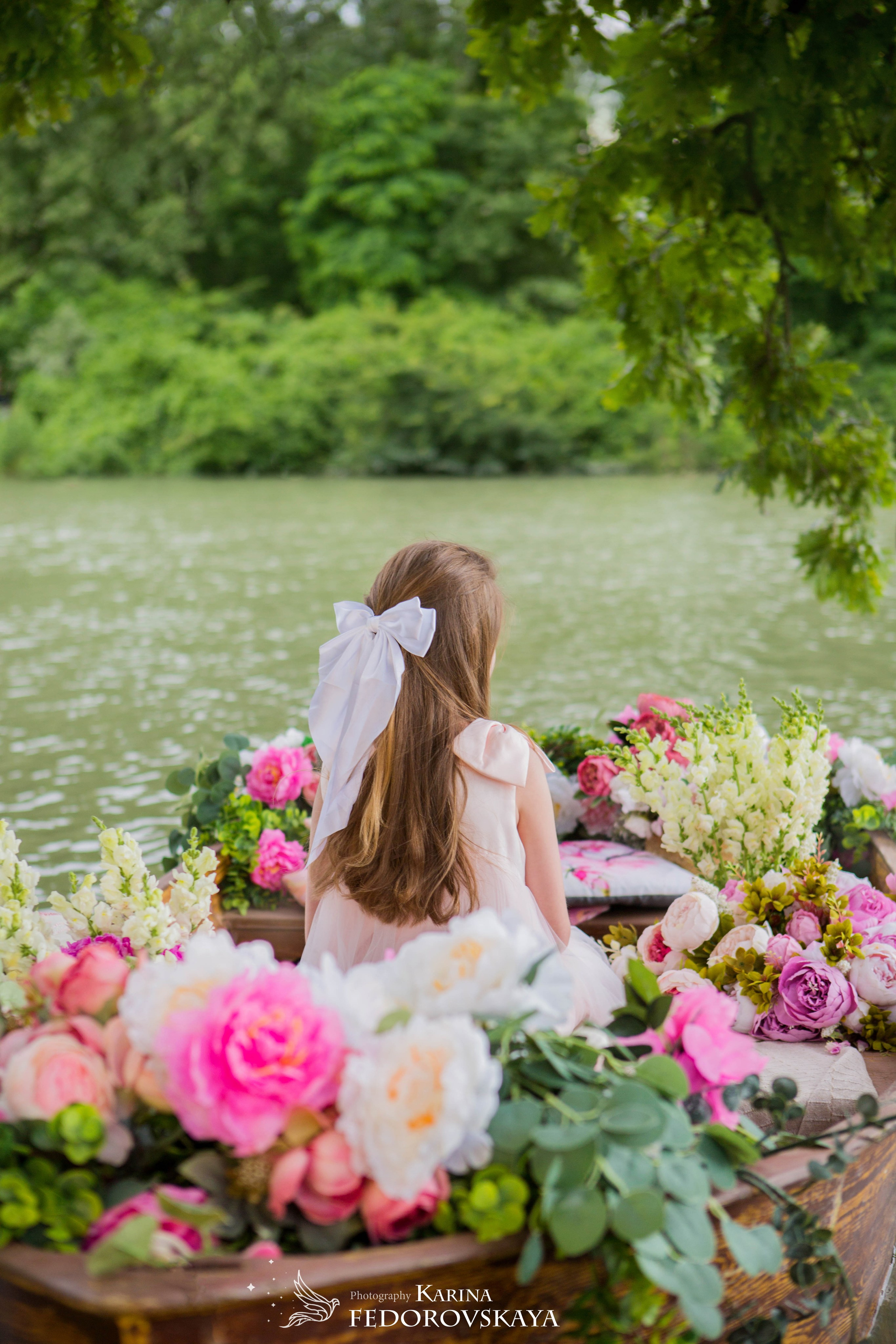Лодка с пионами. Свадебный семейный и детский фотограф в Краснодаре Карина Федоровская