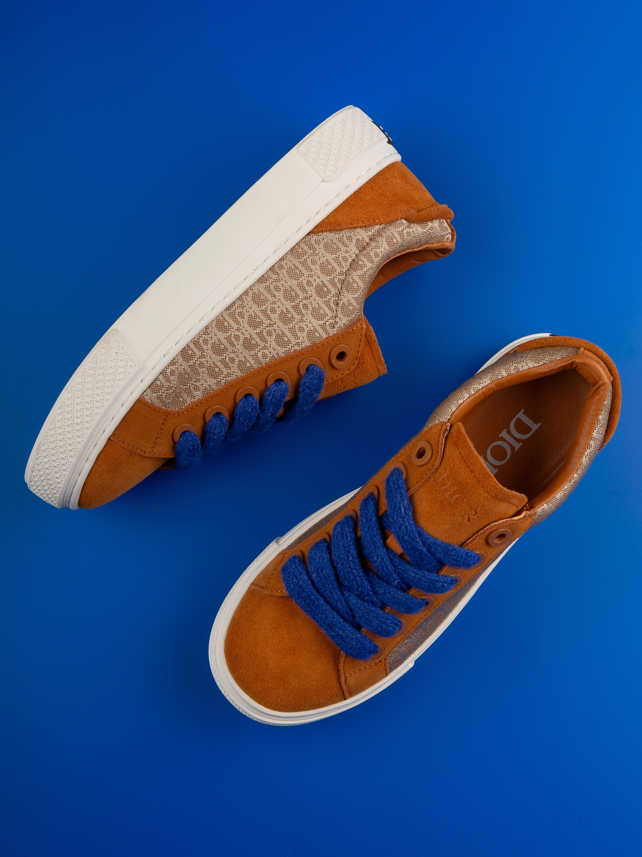 Обувь на цветных фонах. Фотограф Мария Кольцова