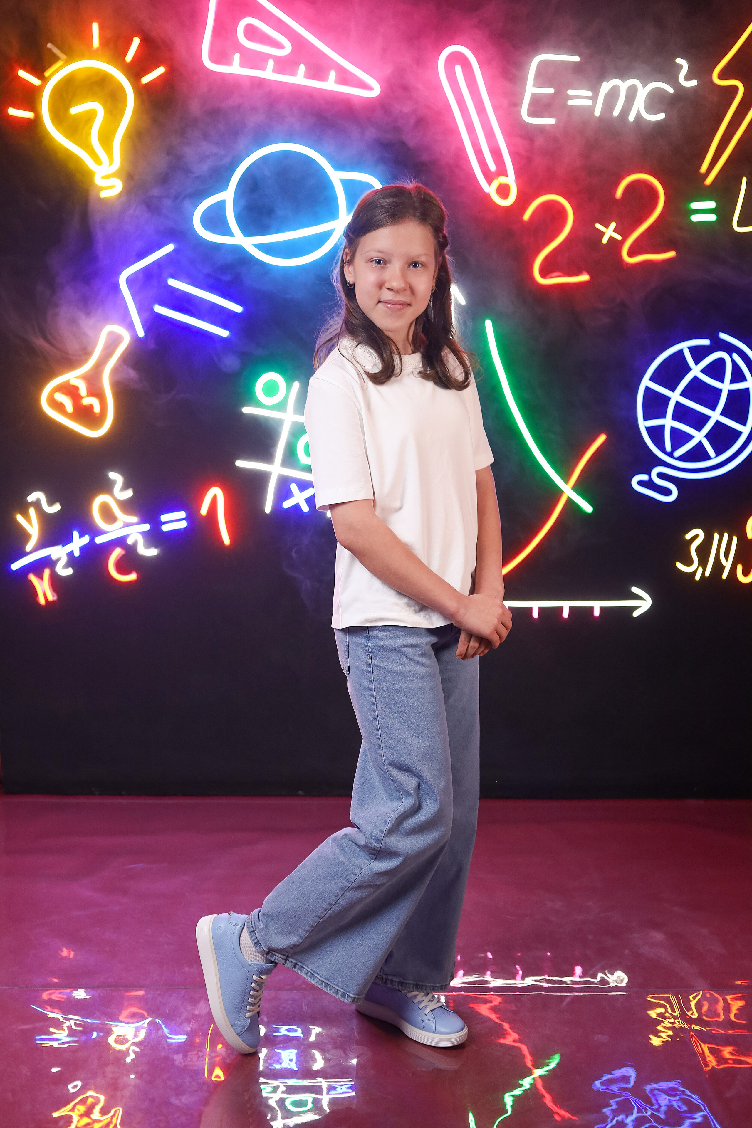 Выпускной альбом "Неон". Выпускные альбомы в Тюмени для школ, садов, вузов спортивных секций