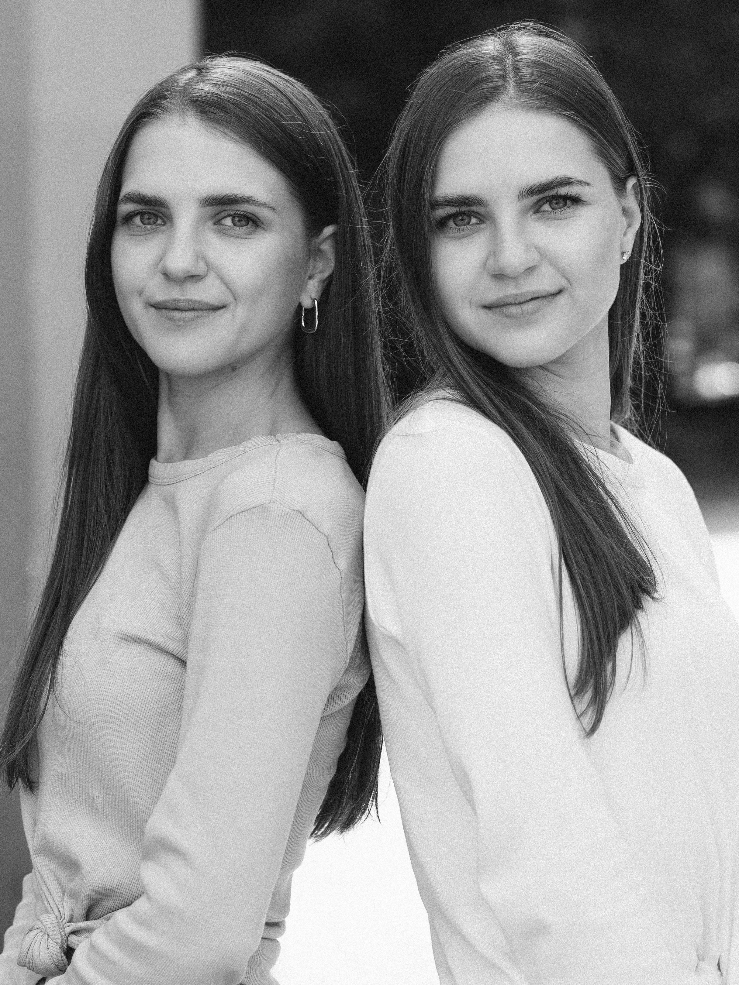 Полина и Алина. Главная