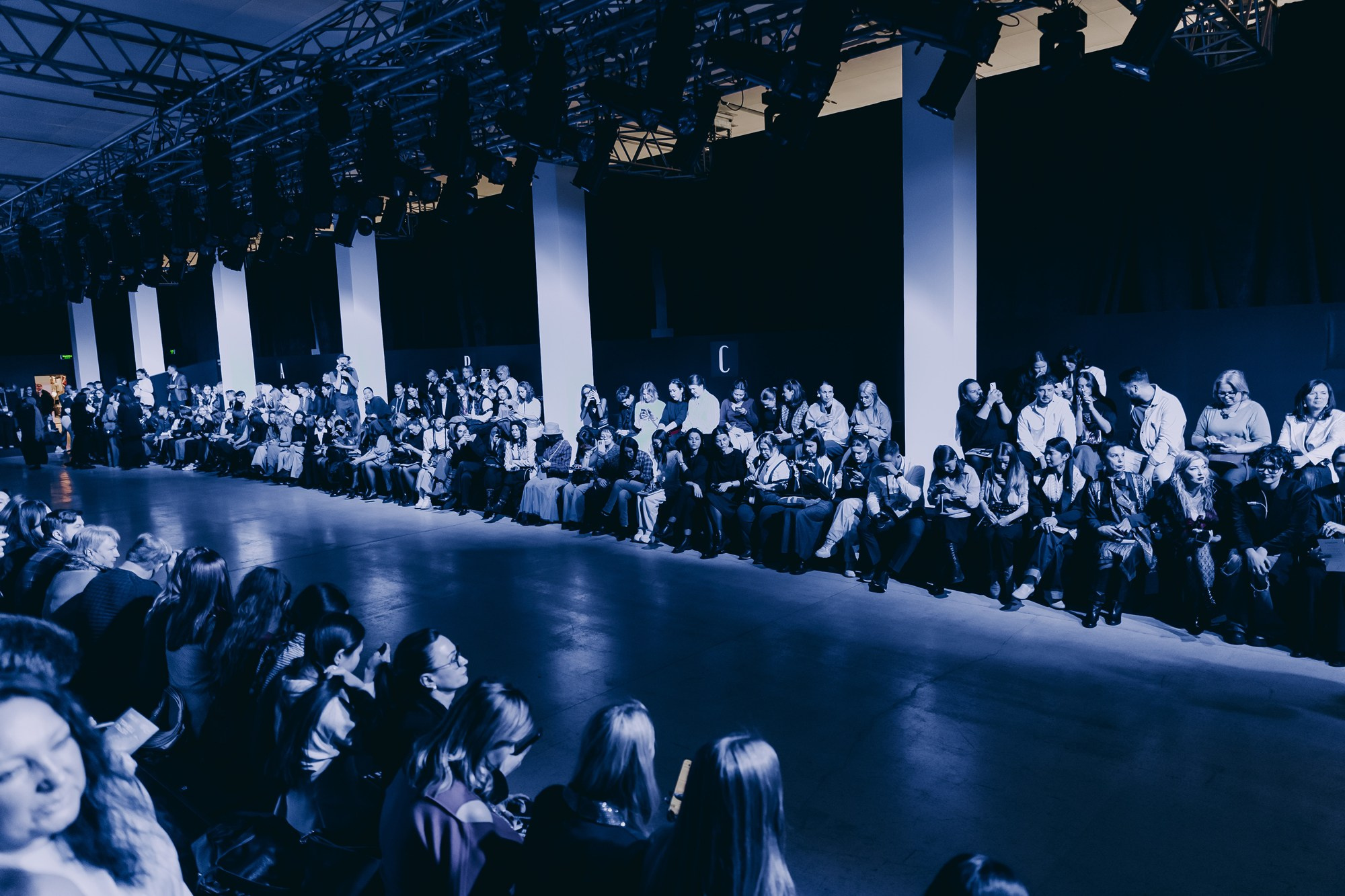 Где мода снимает маски. Backstage недели моды в Москве. Татьяна Фомичева. Репортажный и светский фотограф в Москве