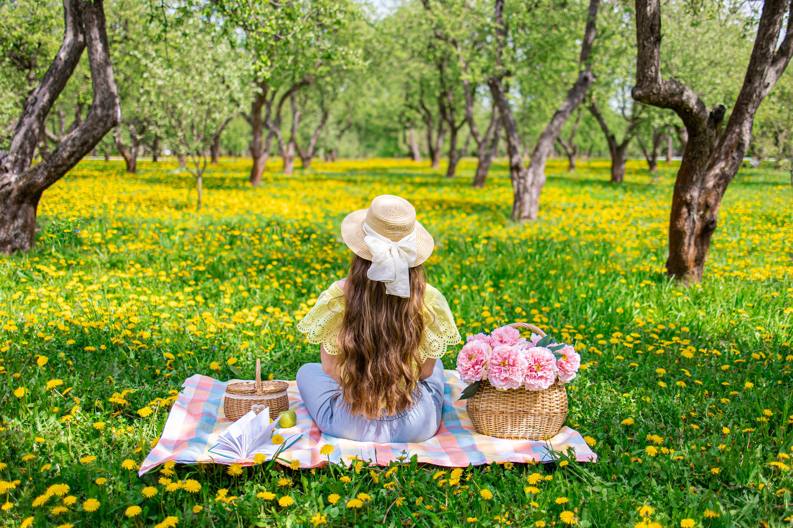 Ира в одуванчиках. Оксана Ромашкина- семейный и ньюборн фотограф из Москвы