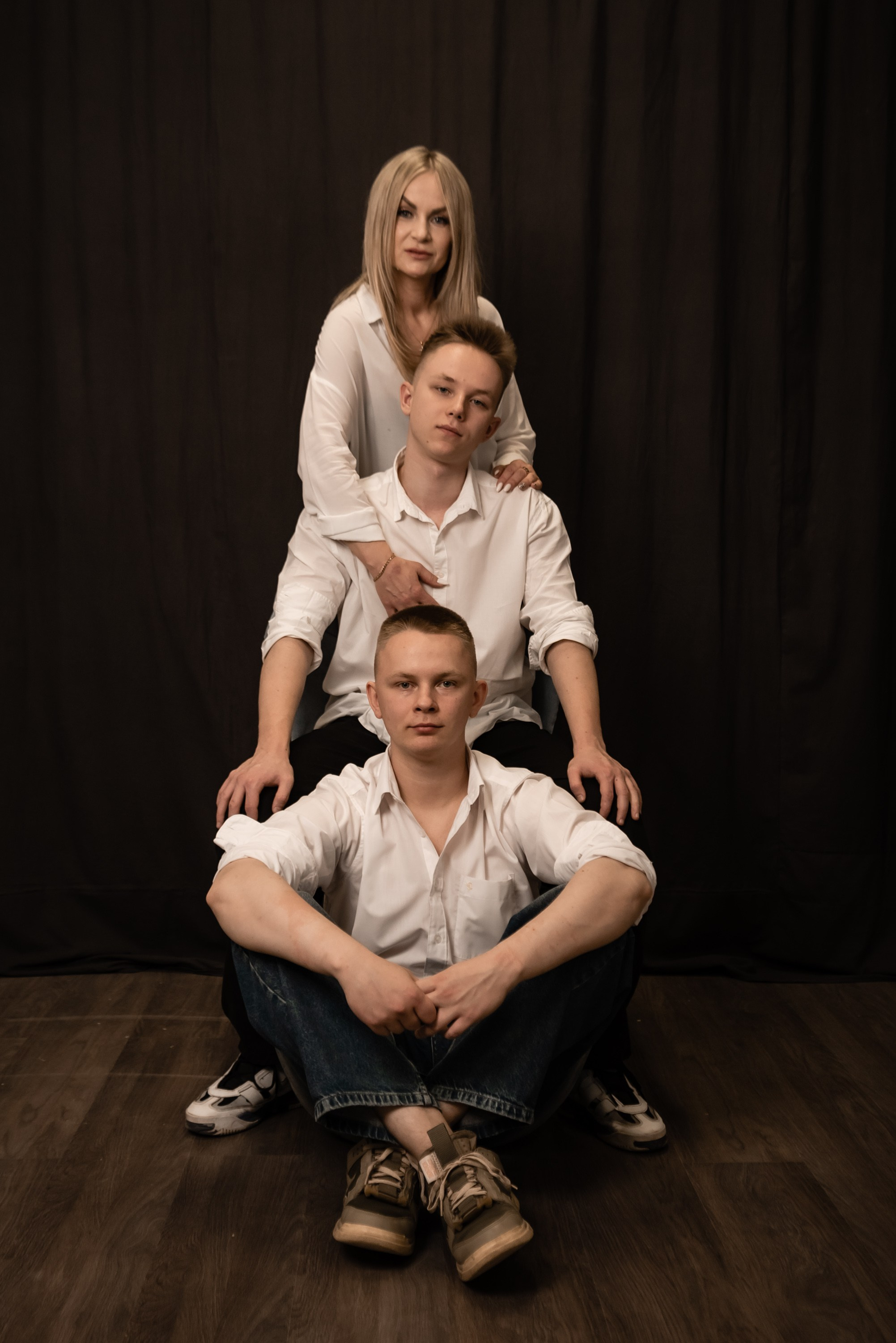 Семейная съемка в студии. Фотограф Тула творческие фотосессии недорого Ольга Ромашина