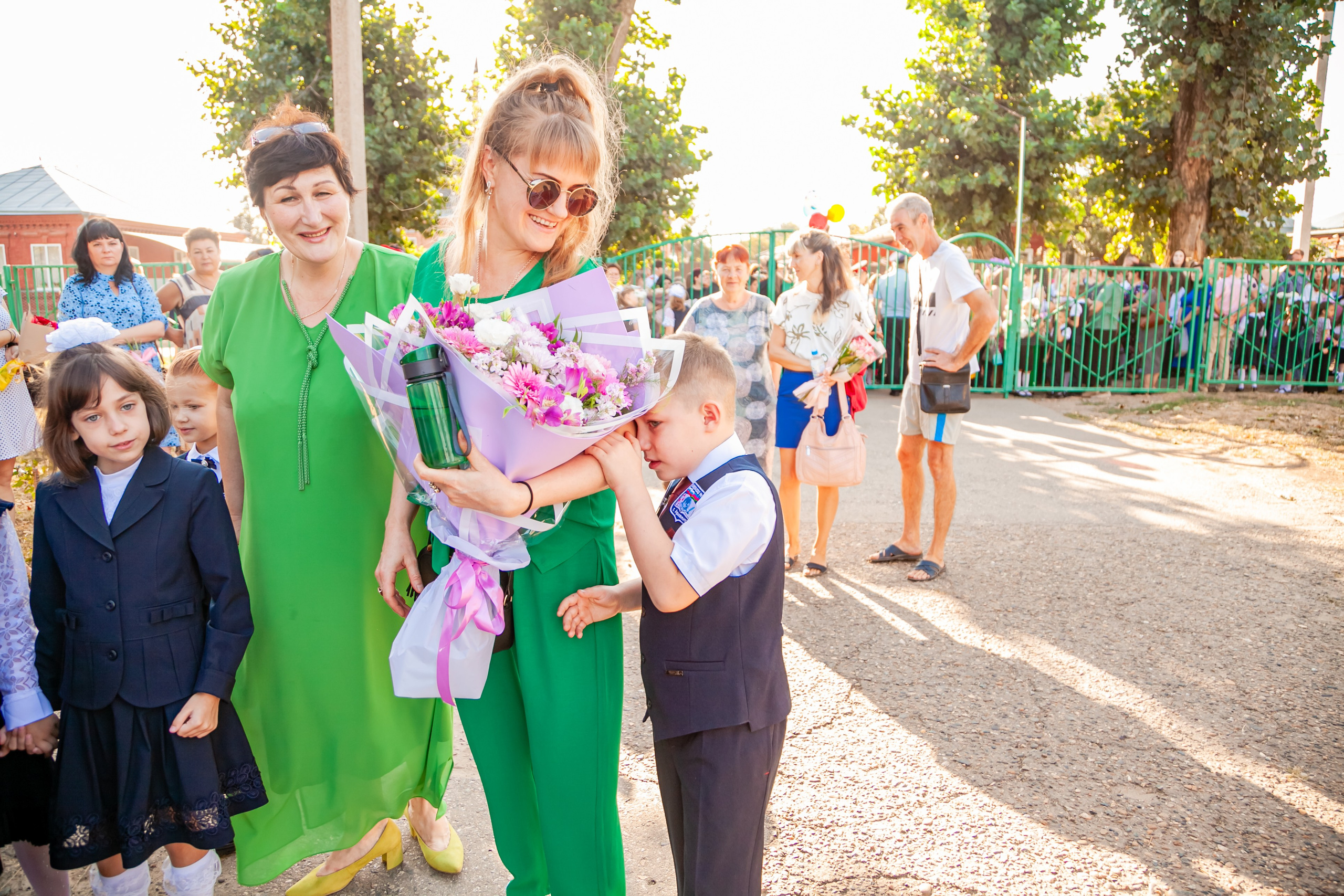1 сентября линейка. Свадебный и семейный фотограф в Армавире