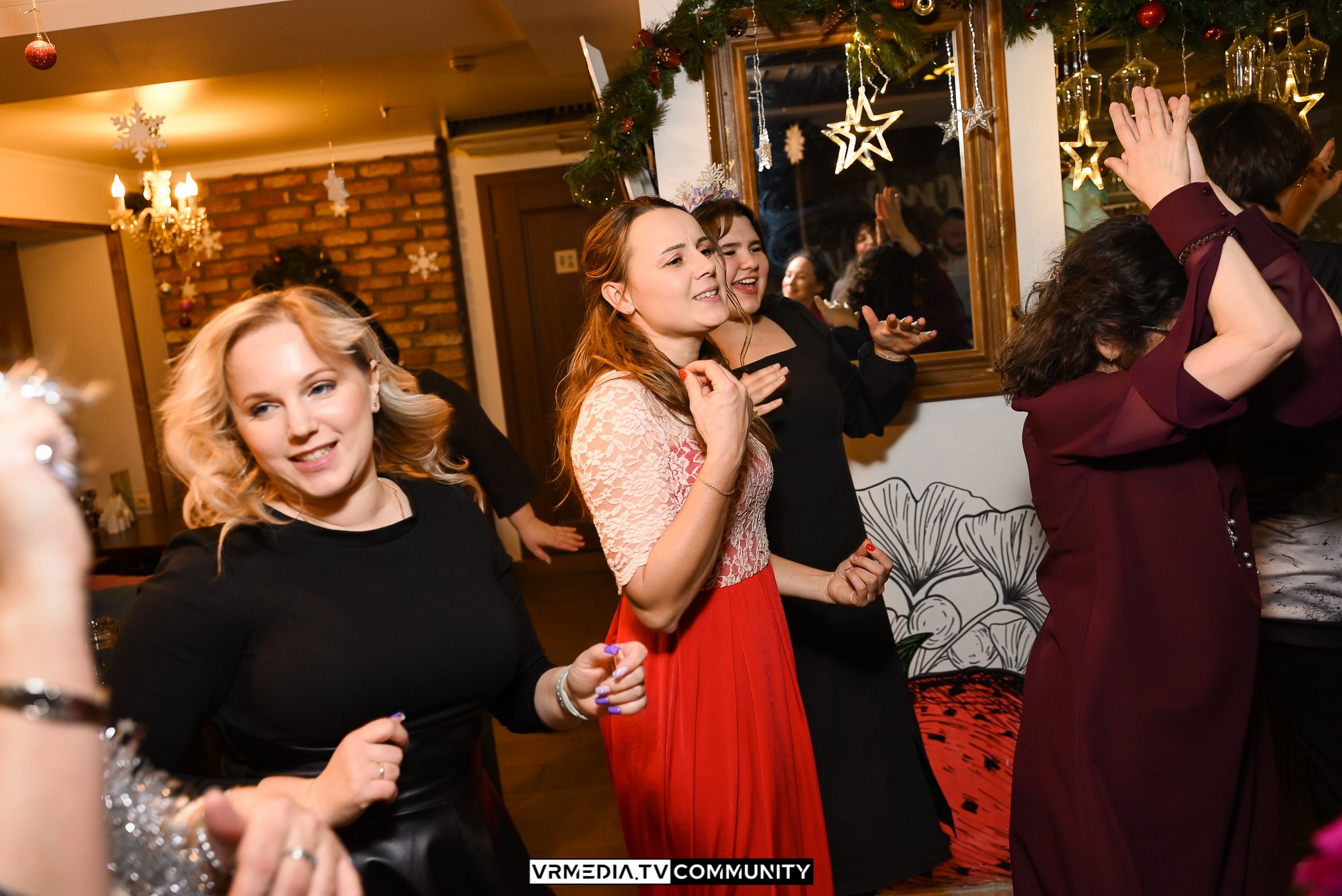 Новогодний вечер в кафе «КАмпот»