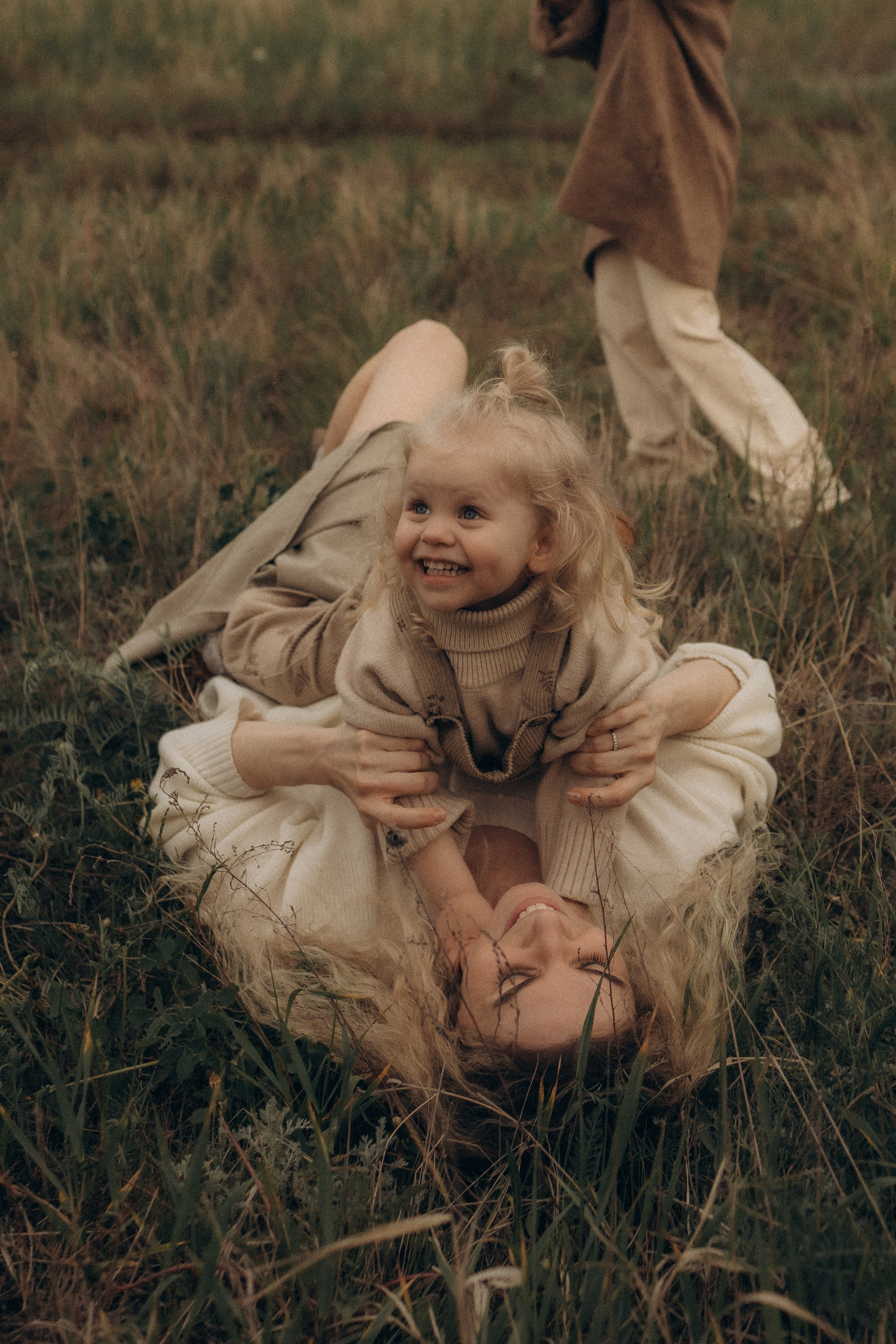 Семейная в поле. Эльвира Галимьянова — семейный фотограф Екатеринбурга