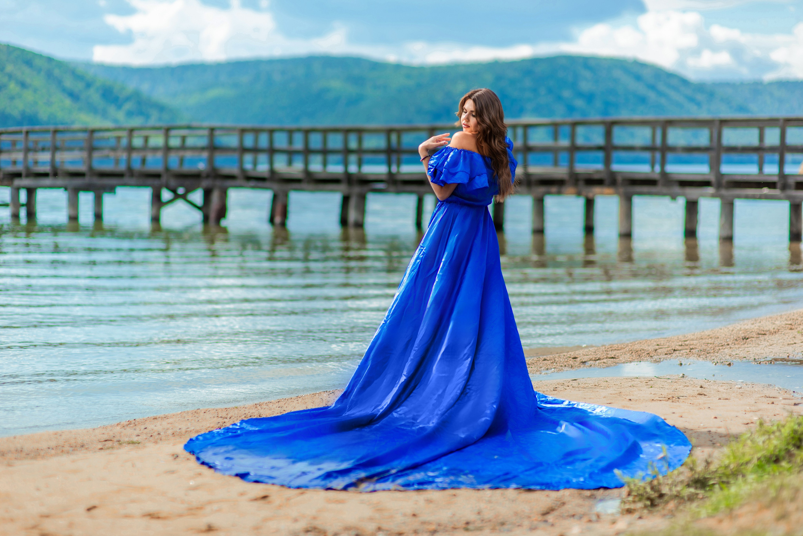 Платье летящее со шлейфом в аренду в тур на Байкал в отпуск