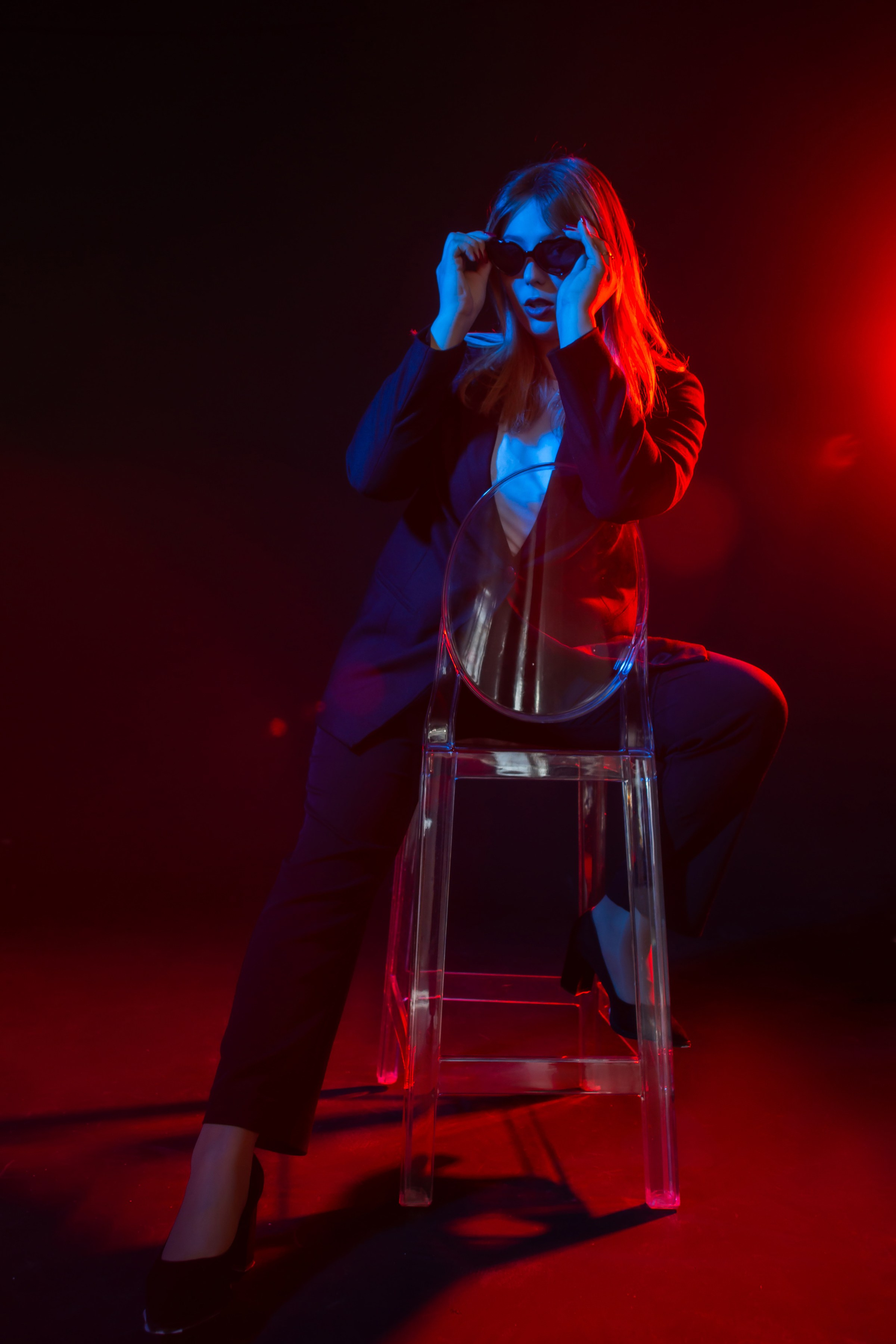 Студия. Черная циклорама с цветной подсветкой. Ольга Плаксина фотограф в Саратове