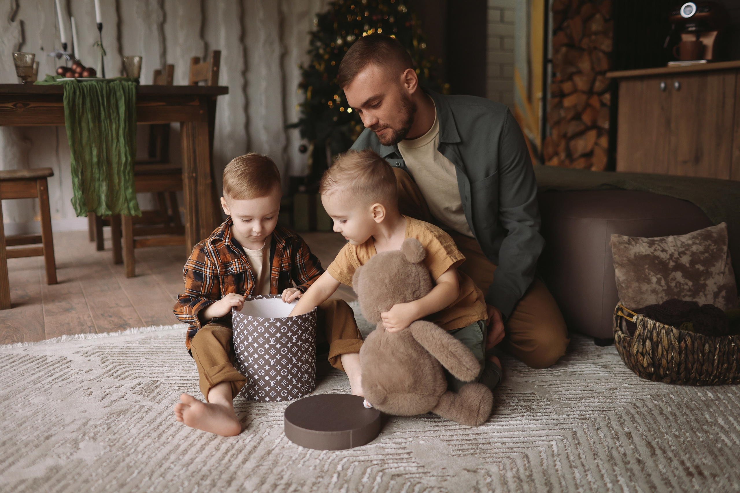 Семейная новогодняя фотосессия в загородном домике. Фотограф Владимир Москва