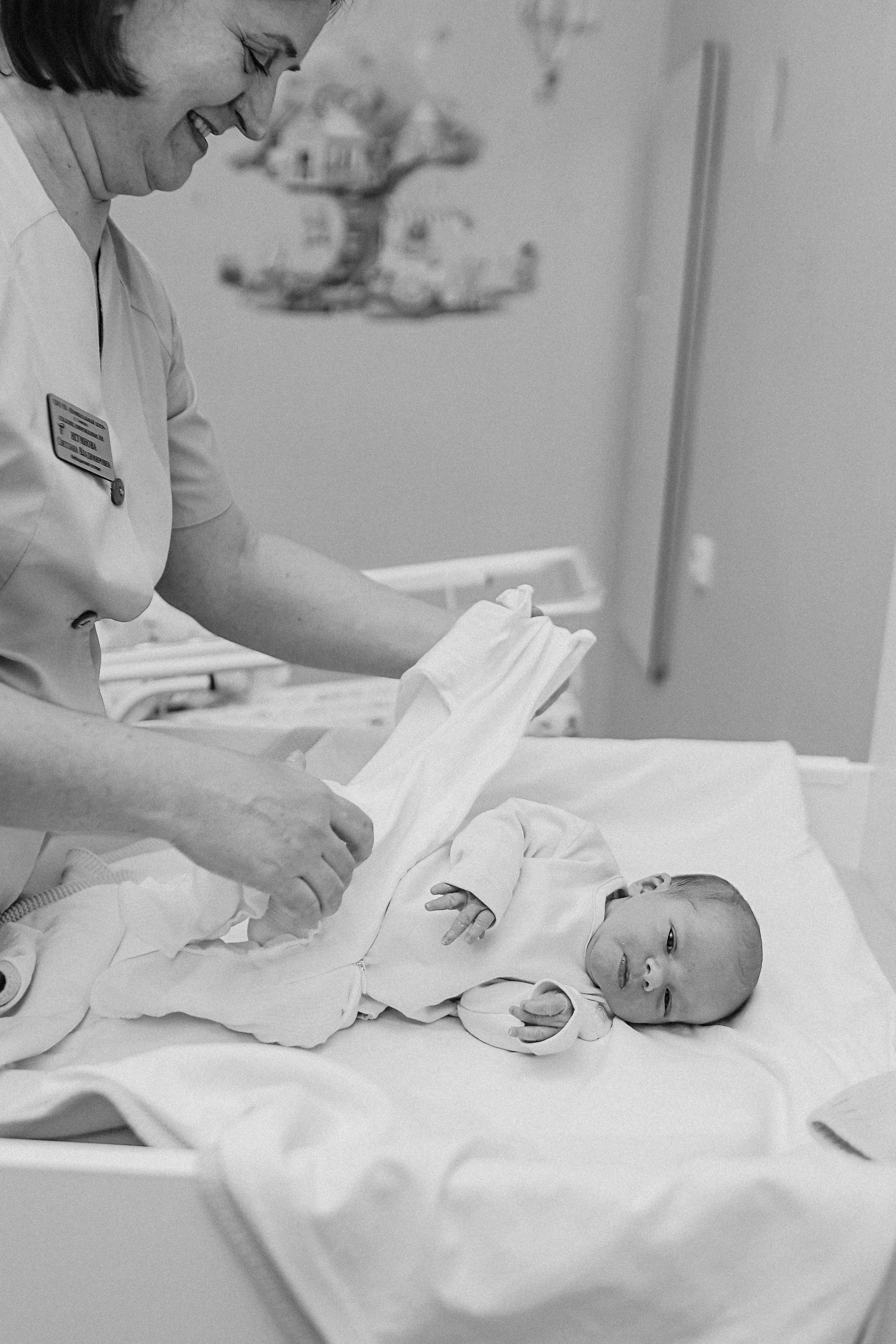 Выписка палата+внизу ПЦЭ. Семейный фотограф Тюмень, фотограф на роды Салмина Мария