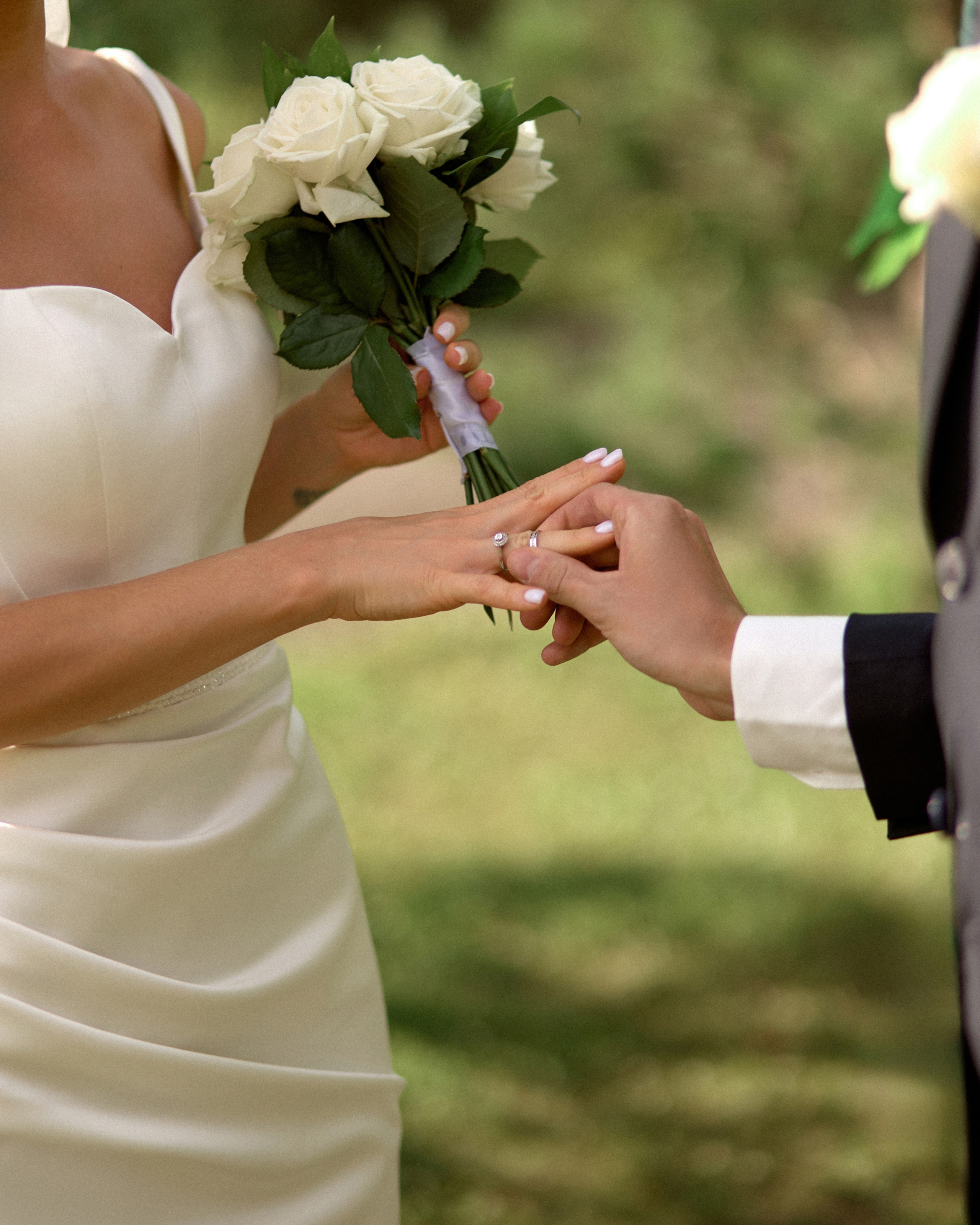 Выездная свадебная фотосессия. Сестры Карабаза. Фотографы и ретушеры в Москве и Санкт-Петербурге