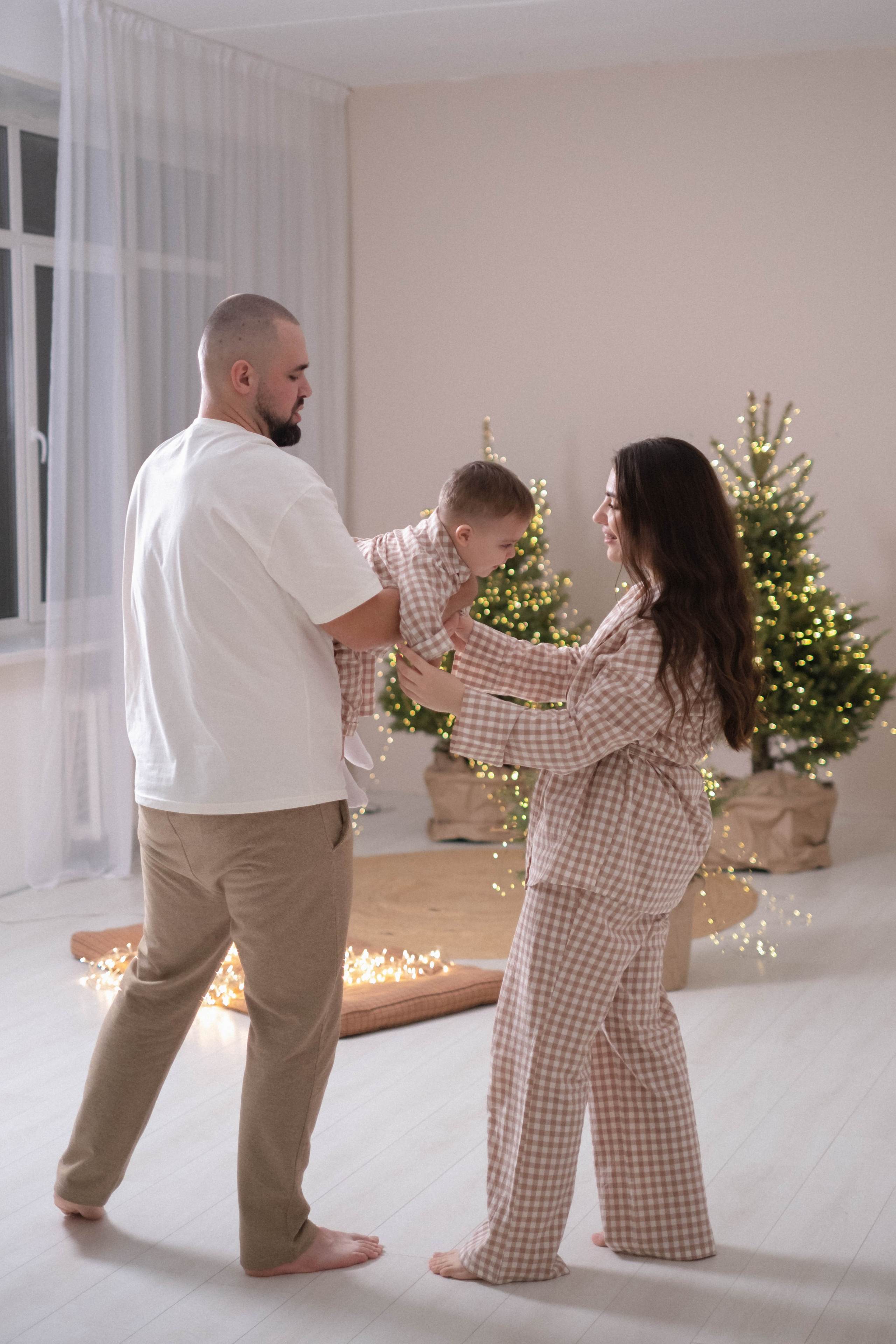 Олеся + Демид + Илья новогодняя. Свадебный и семейный фотограф г. Волгоград Биленко Ангелина