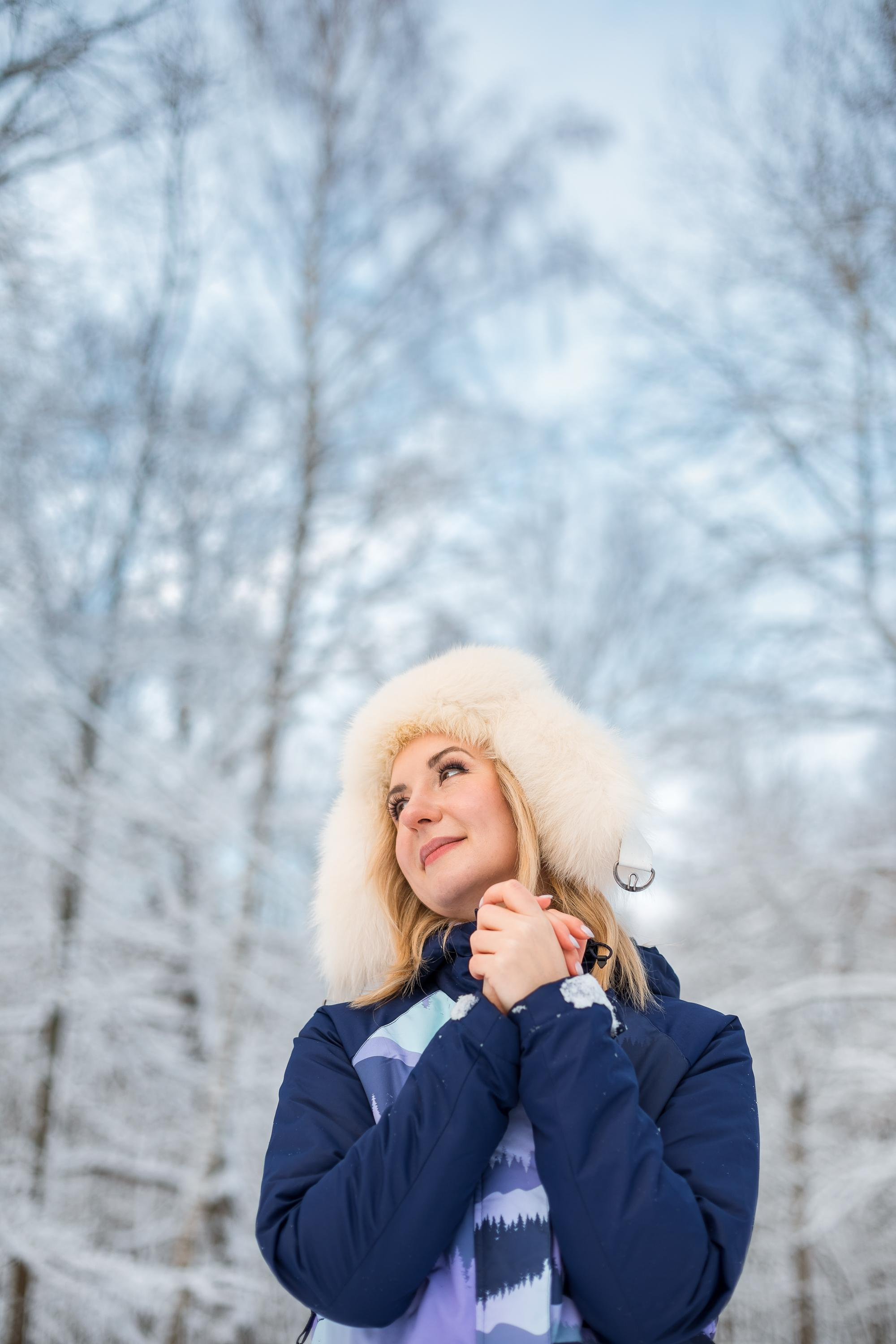 Ирина с дочкой в зимнем парке. Женский семейный фотограф Тула Москва Захарова Анна