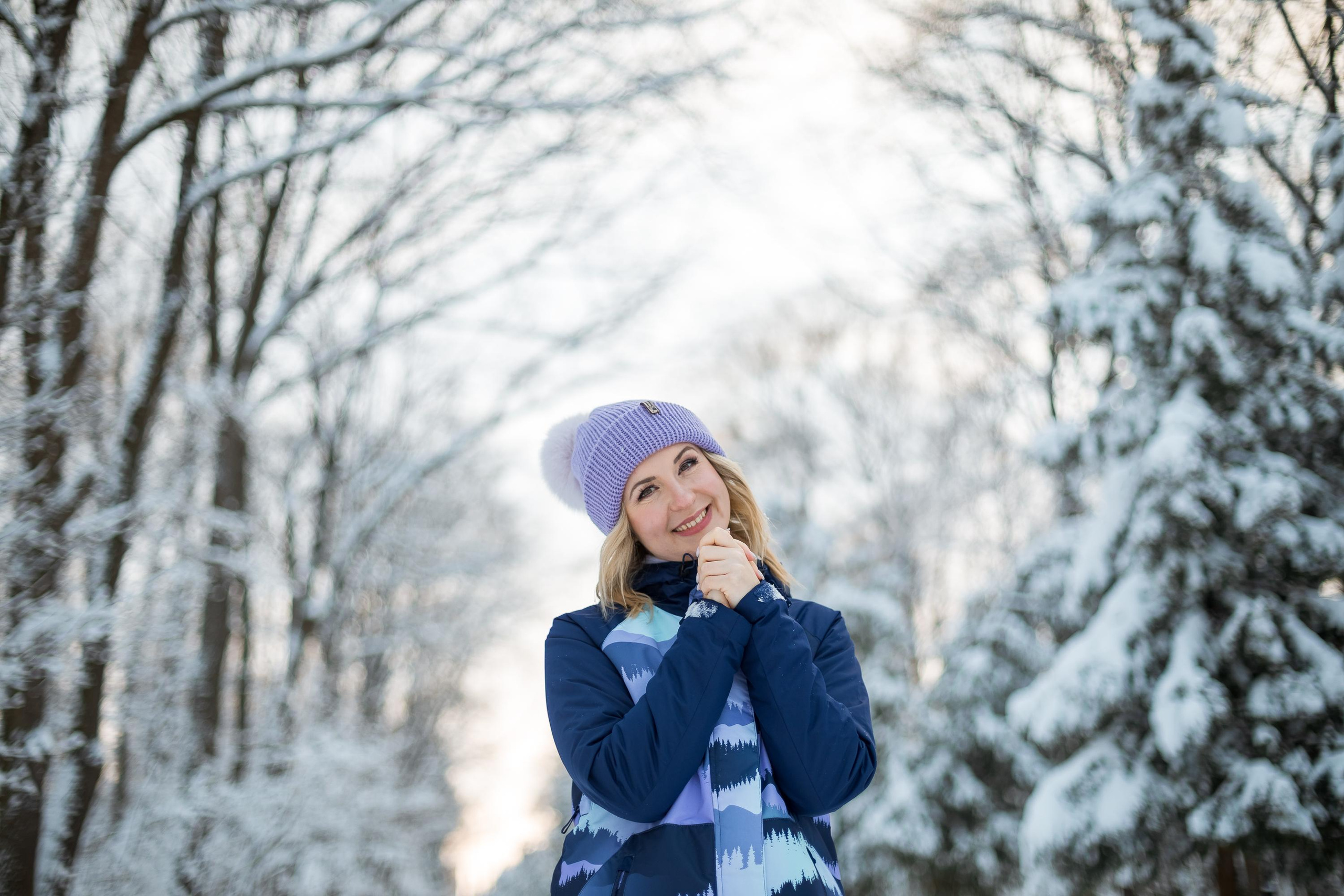 Ирина с дочкой в зимнем парке. Женский семейный фотограф Тула Москва Захарова Анна