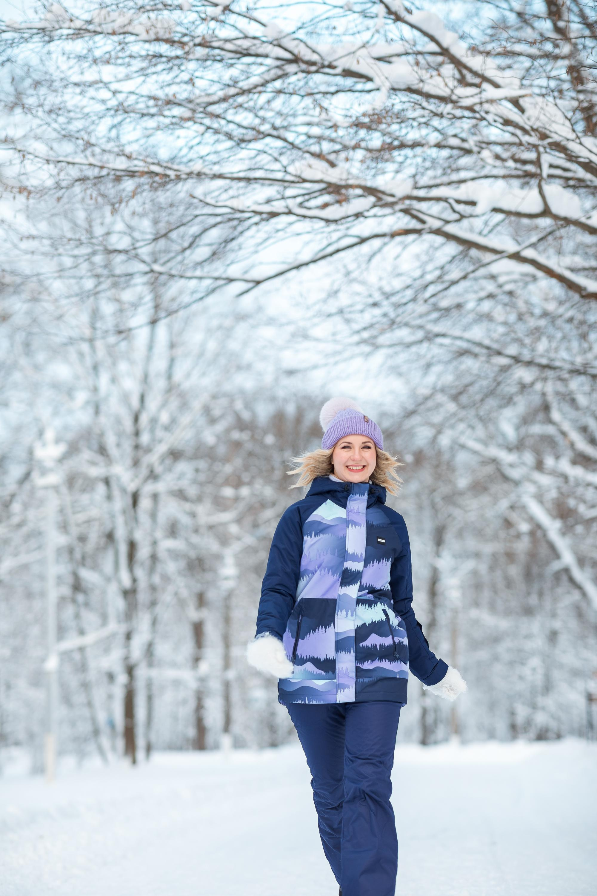 Ирина с дочкой в зимнем парке. Женский семейный фотограф Тула Москва Захарова Анна
