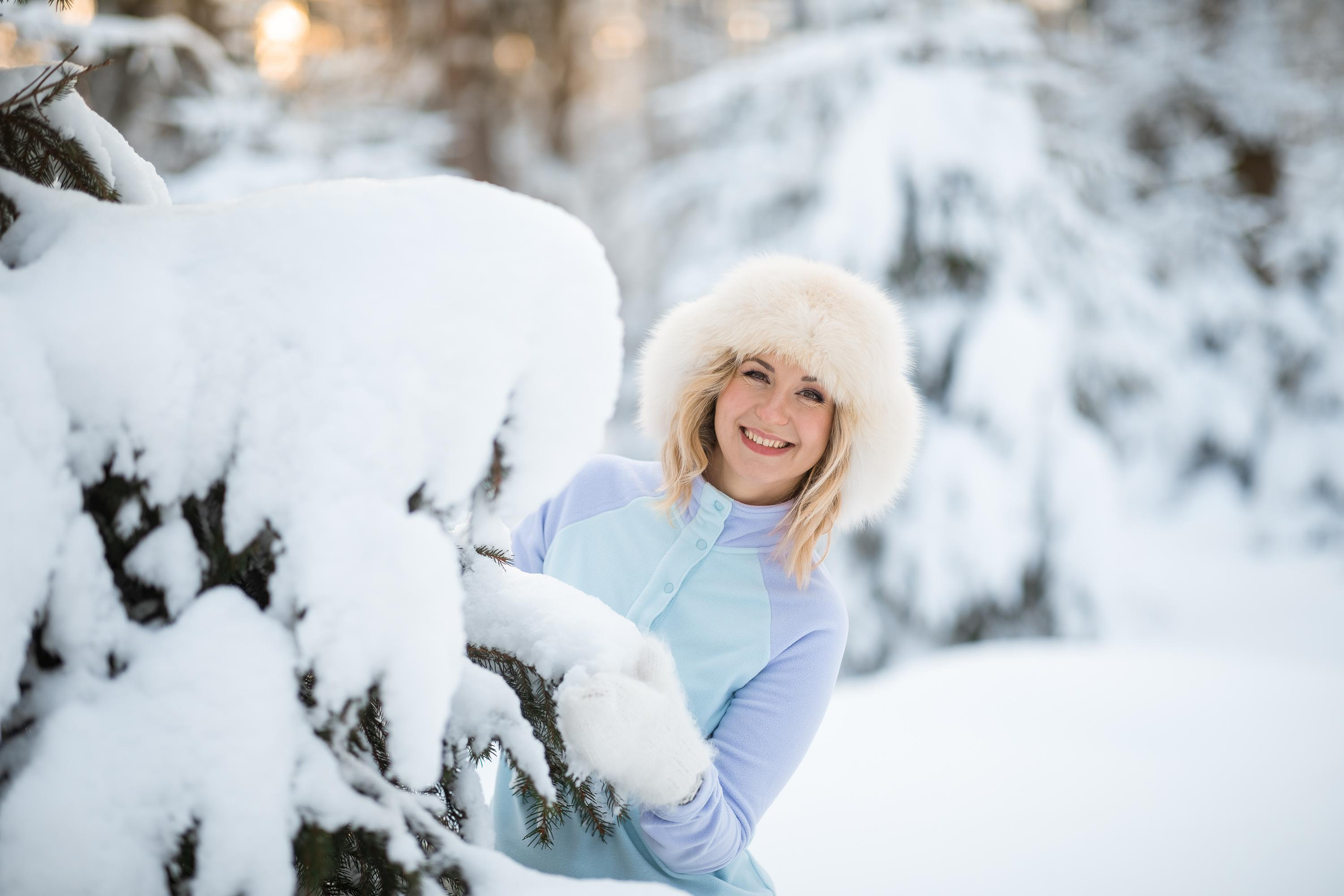 Ирина с дочкой в зимнем парке. Женский семейный фотограф Тула Москва Захарова Анна