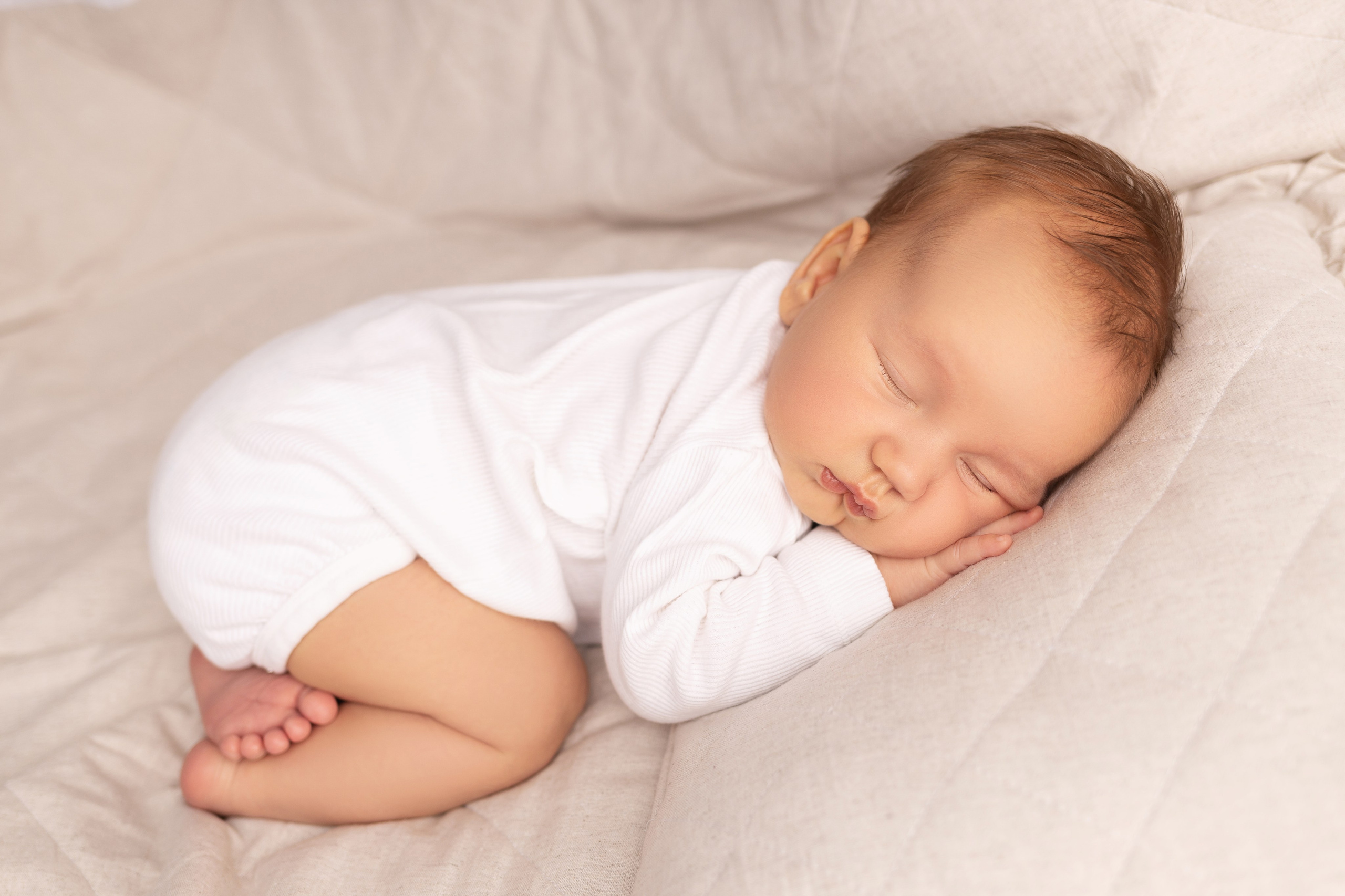 Newborn съемка в стиле Лайф. Фотограф новорожденных малышей в Омске и Омской области Эльвира Камаева