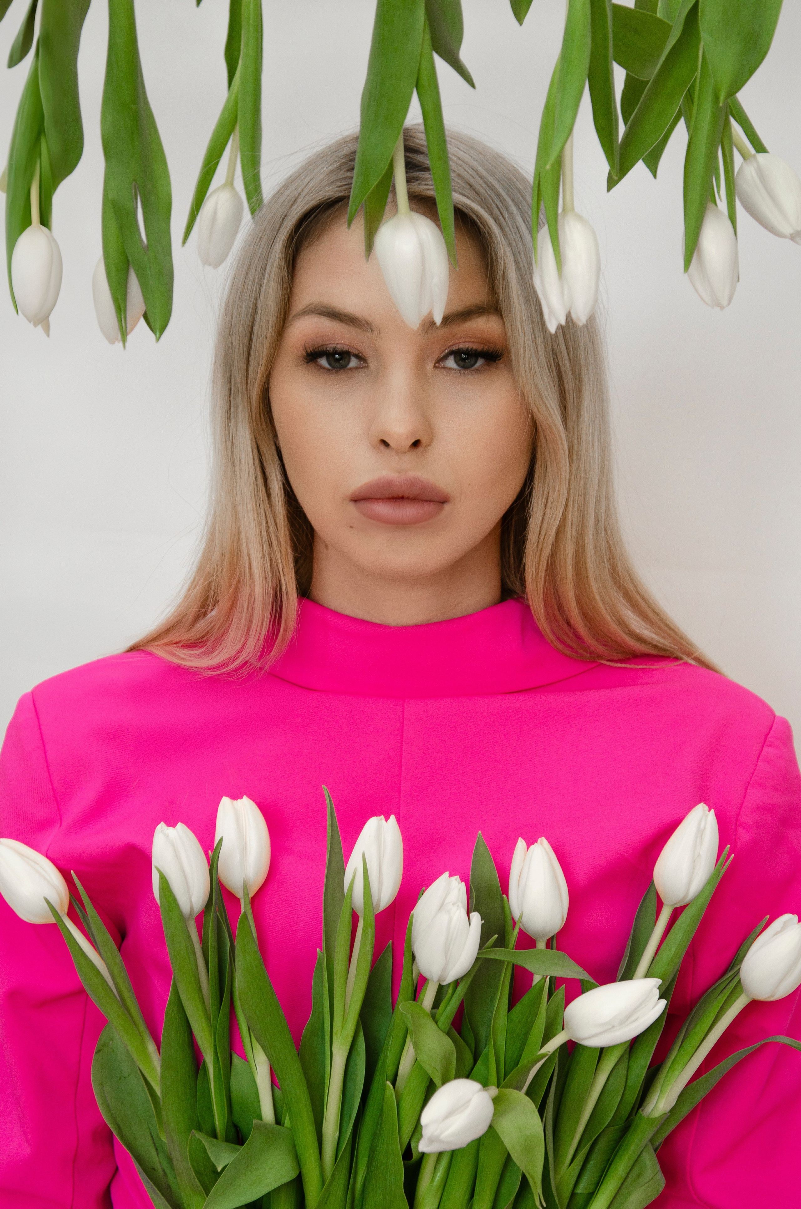 Портретная с тюльпанами. Фотографы в Тюмени Андрей и Лидия Войвод