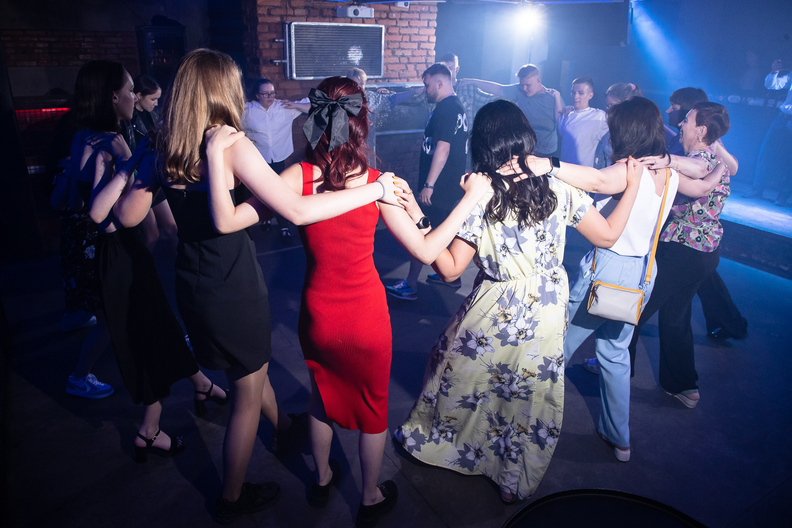 Фотограф на выпускной в 9-м классе. Спортивный фотограф Екатеринбург Онлайн трансляции