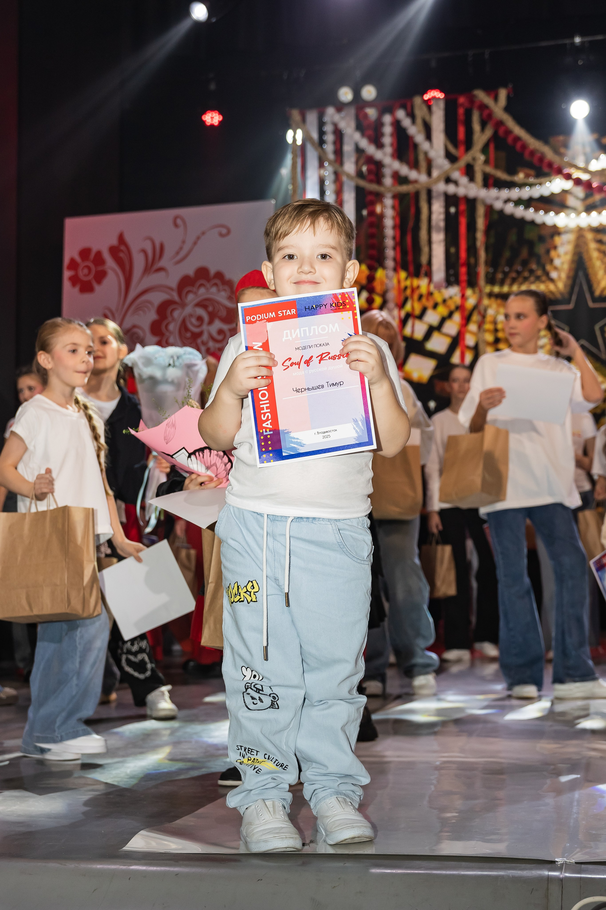 Показ Happy Kids. Выпускные альбомы во Владивостоке