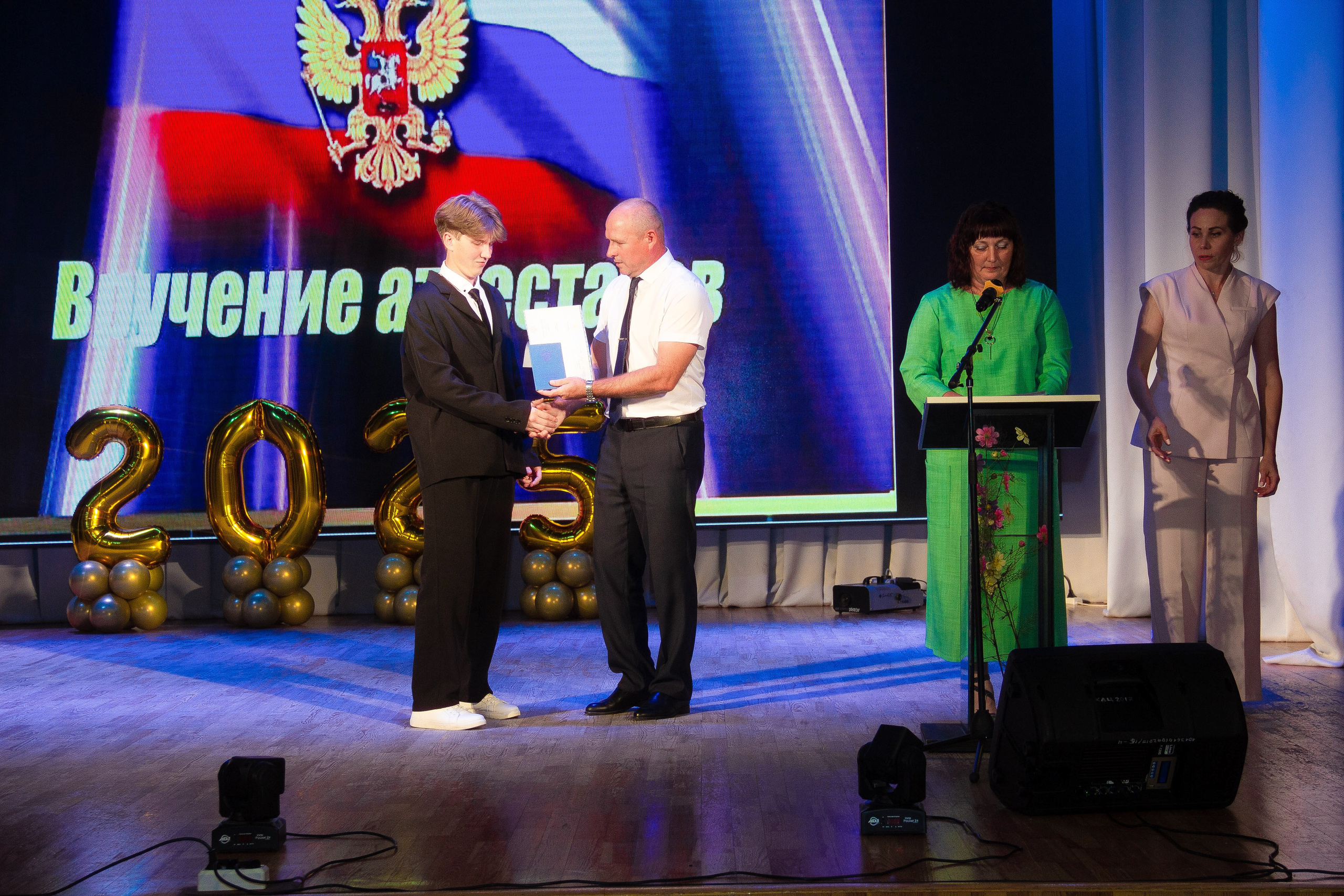 9-11 классы СЪЁМКИ ВЫПУСКНЫХ И ПОСЛЕДНИХ ЗВОНКОВ. Выпускные альбомы для школ и Детских садов в Барнауле /Выпускные/Свадебные/Детские/Семейные и др. виды съёмок /Фотограф Вера Валейко