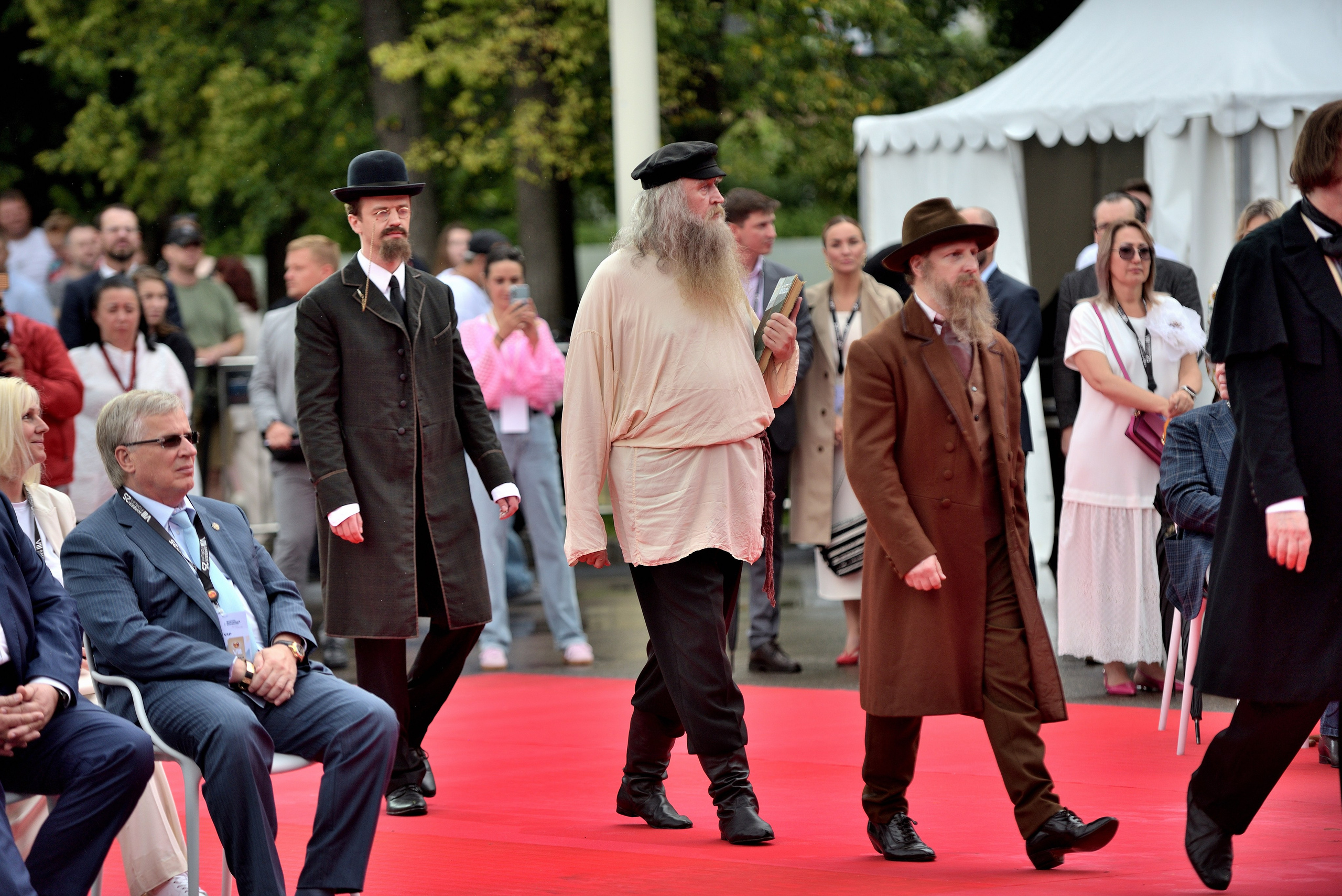 "Поэты на торжественном открытии Янтарного форума в Москве".