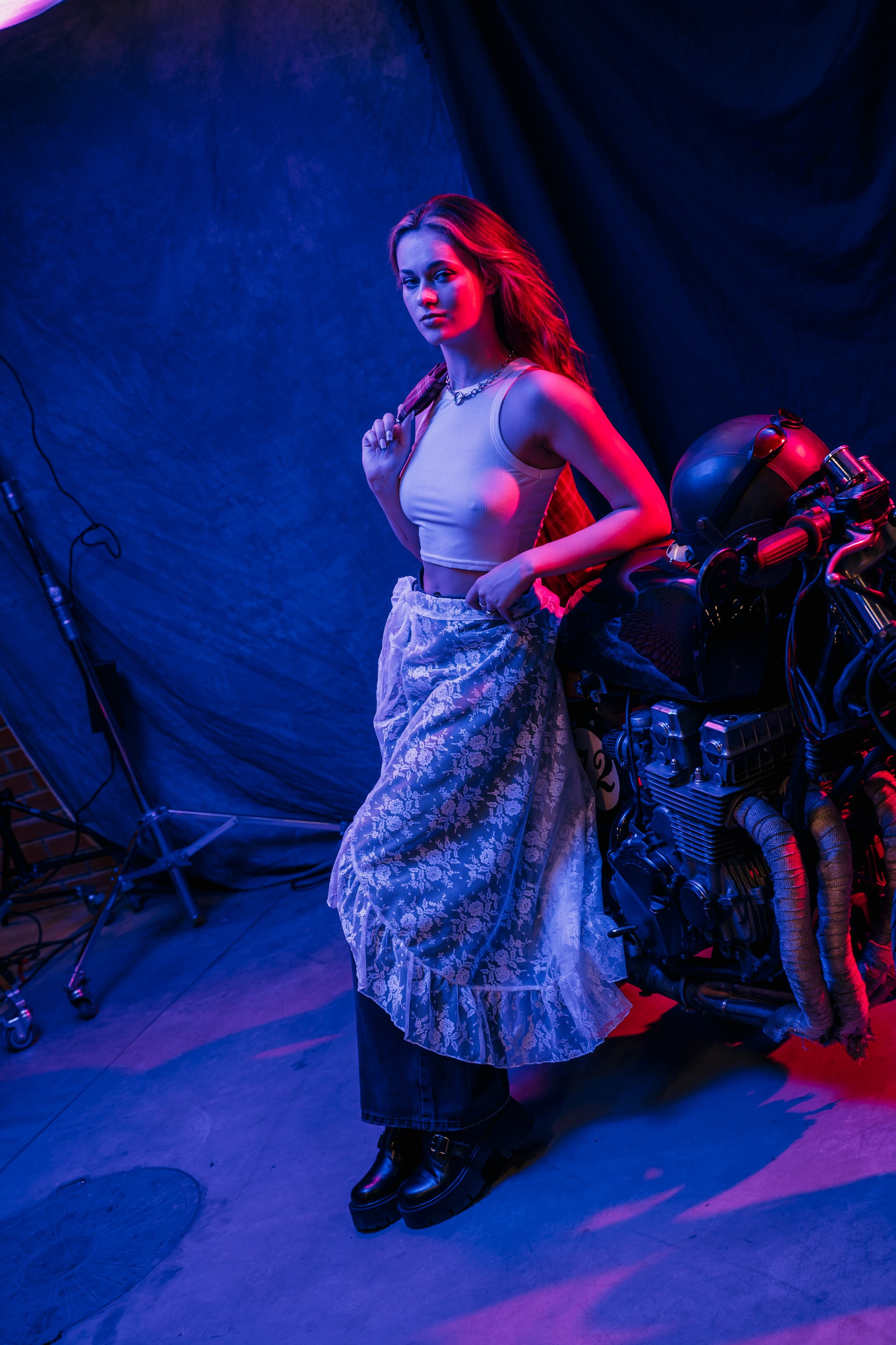 Фотосессия с мотоциклом в студии в Санкт-Петербурге. Свадебный, семейный, портретный, репортажный фотограф в Санкт-Петербурге