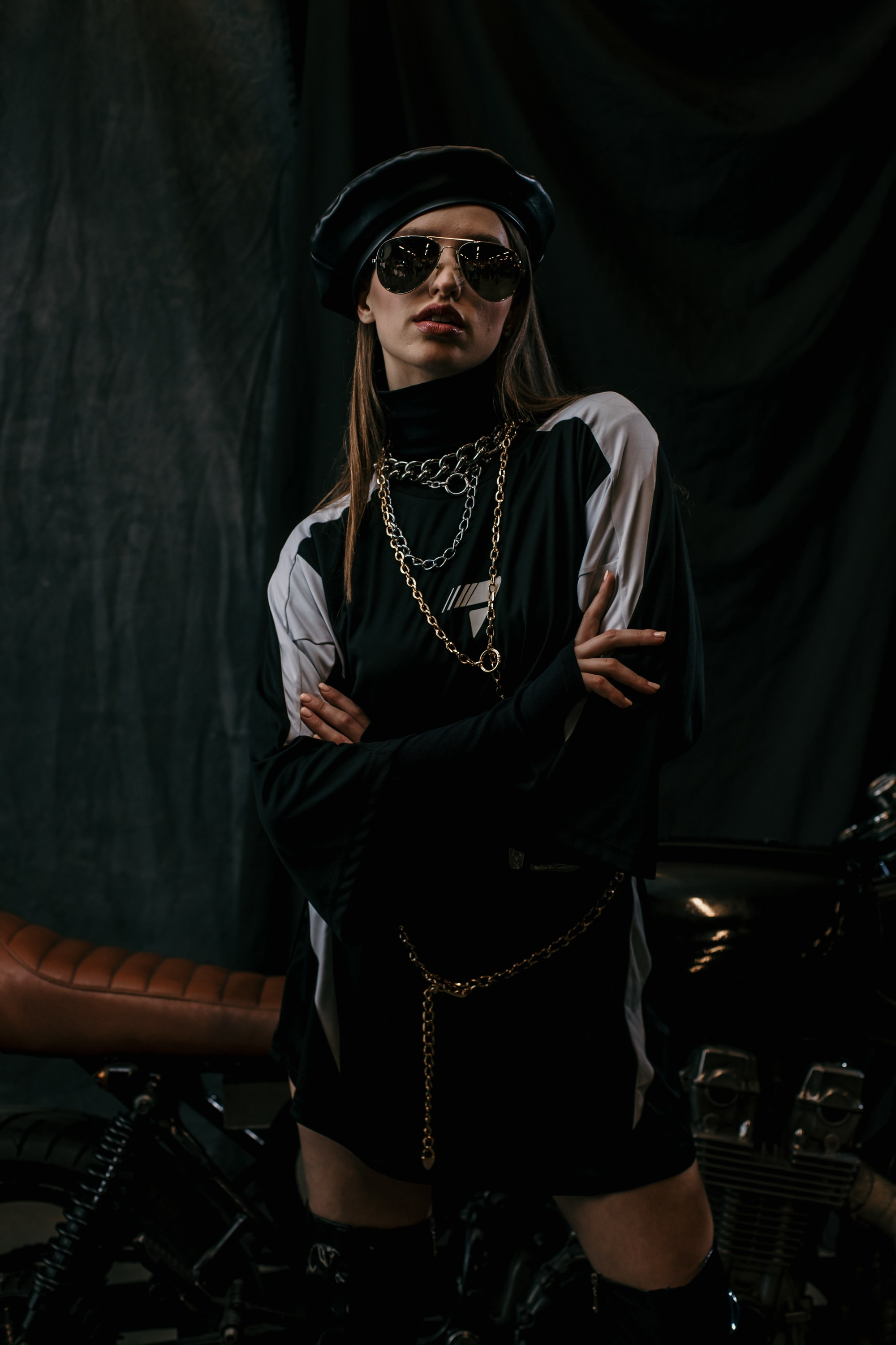 Девушки-байкеры — Фотосессия с мотоциклом в Питере. Свадебный, семейный, портретный, репортажный фотограф в Санкт-Петербурге