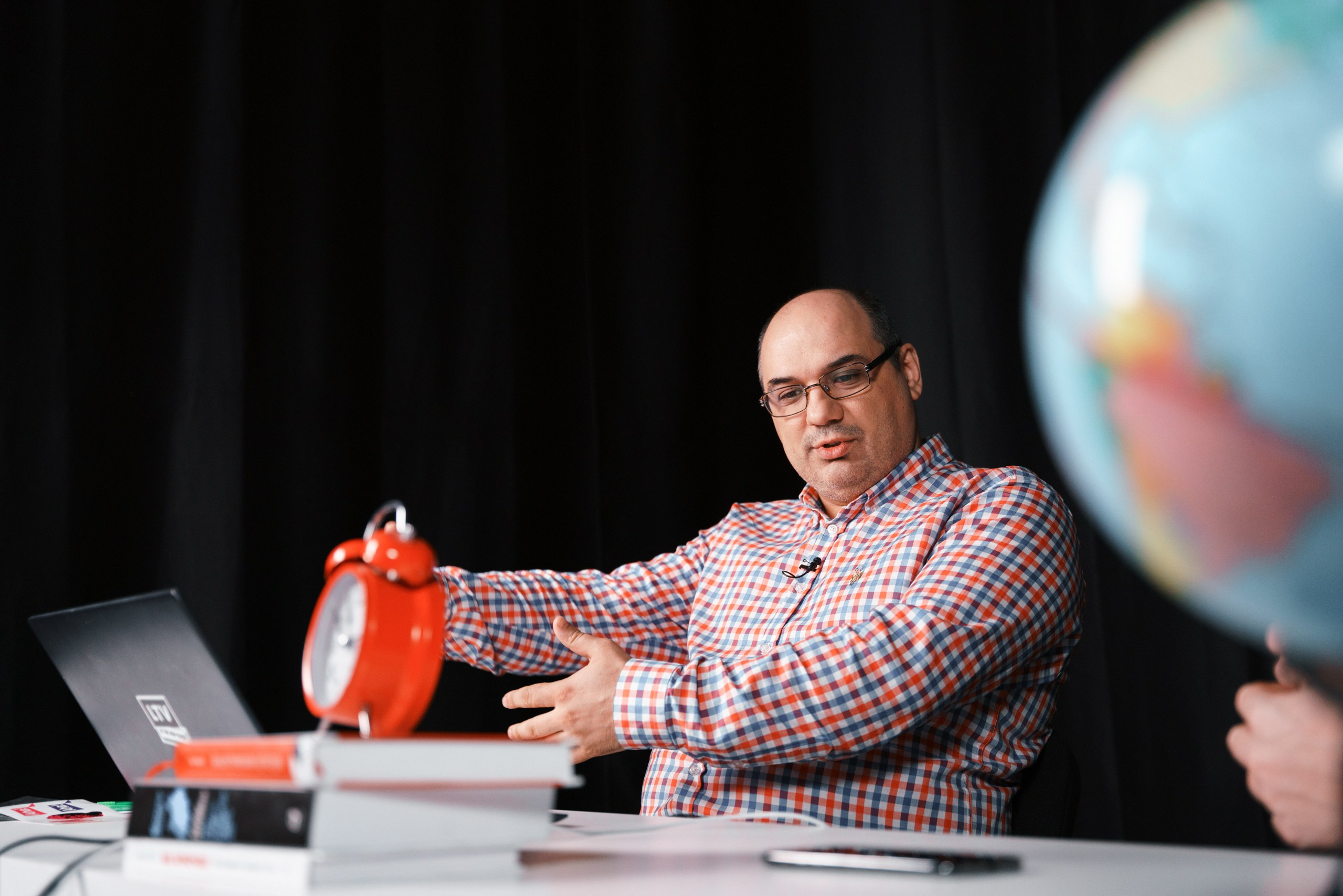 Aha! — 9 апреля 2021. Фотобанк Матемаркетинг