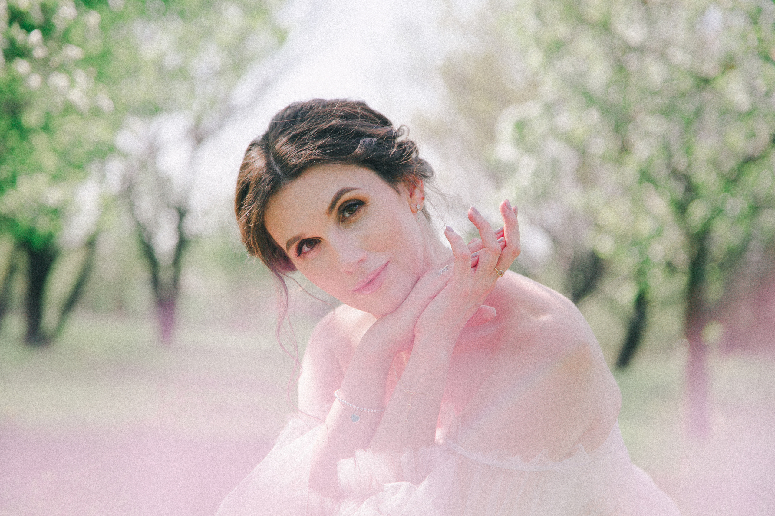 Эльвира «Пробуждение» в весеннем цветении. Женский фотограф и фототерапевт в Алмате Камиля Сабитова