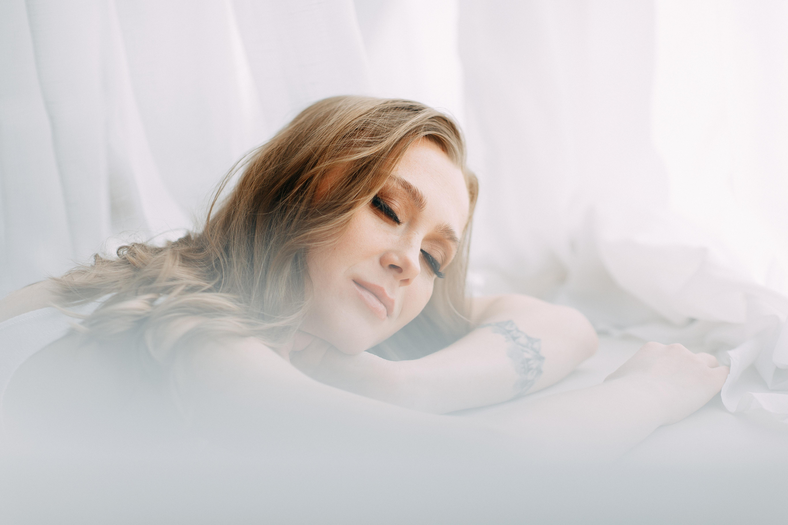 Валя «Внутреннее спокойствие и чувственность». Женский фотограф и фототерапевт в Алмате Камиля Сабитова