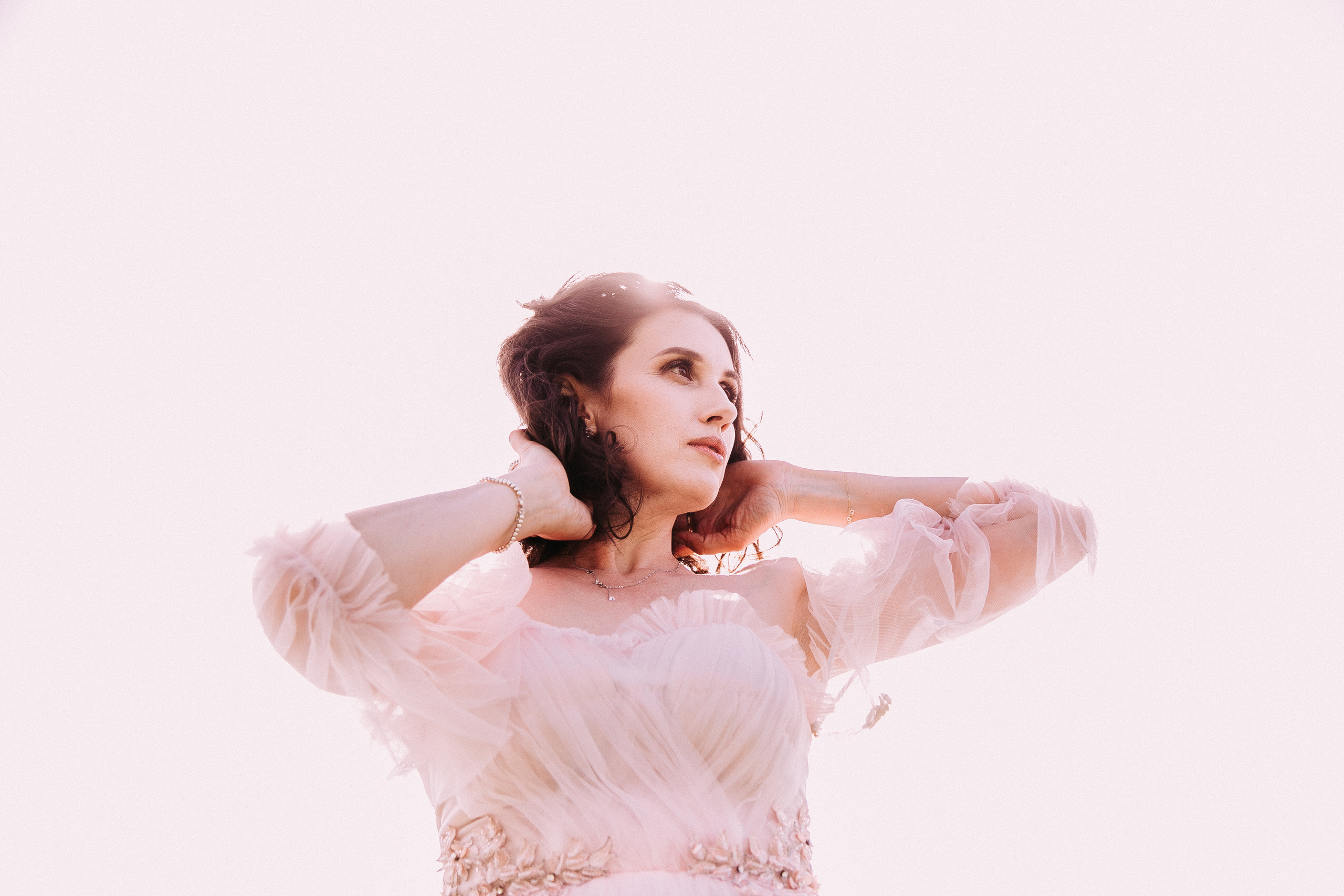 Эльвира «Пробуждение» в весеннем цветении. Женский фотограф и фототерапевт в Алмате Камиля Сабитова