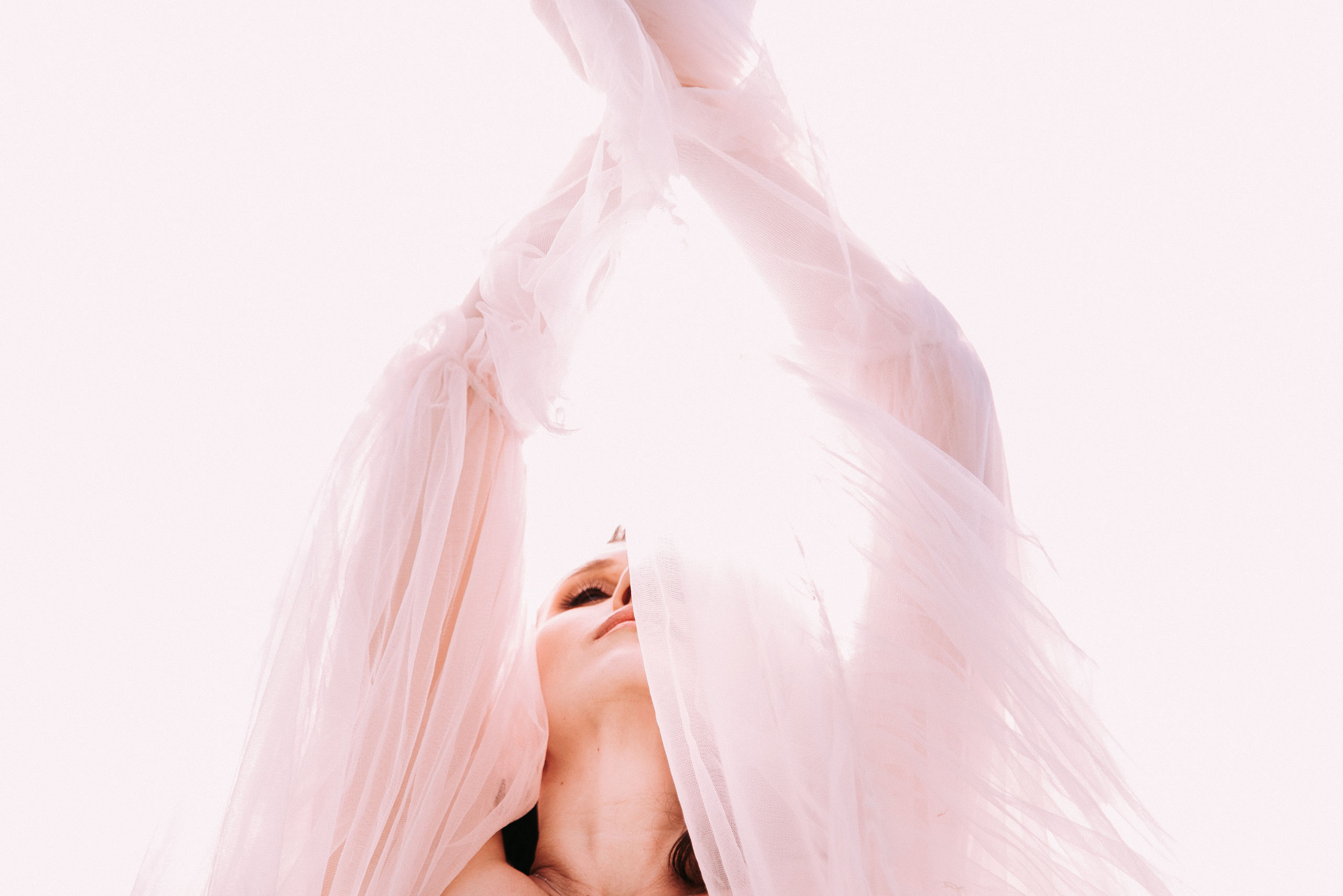 Эльвира «Пробуждение» в весеннем цветении. Женский фотограф и фототерапевт в Алмате Камиля Сабитова