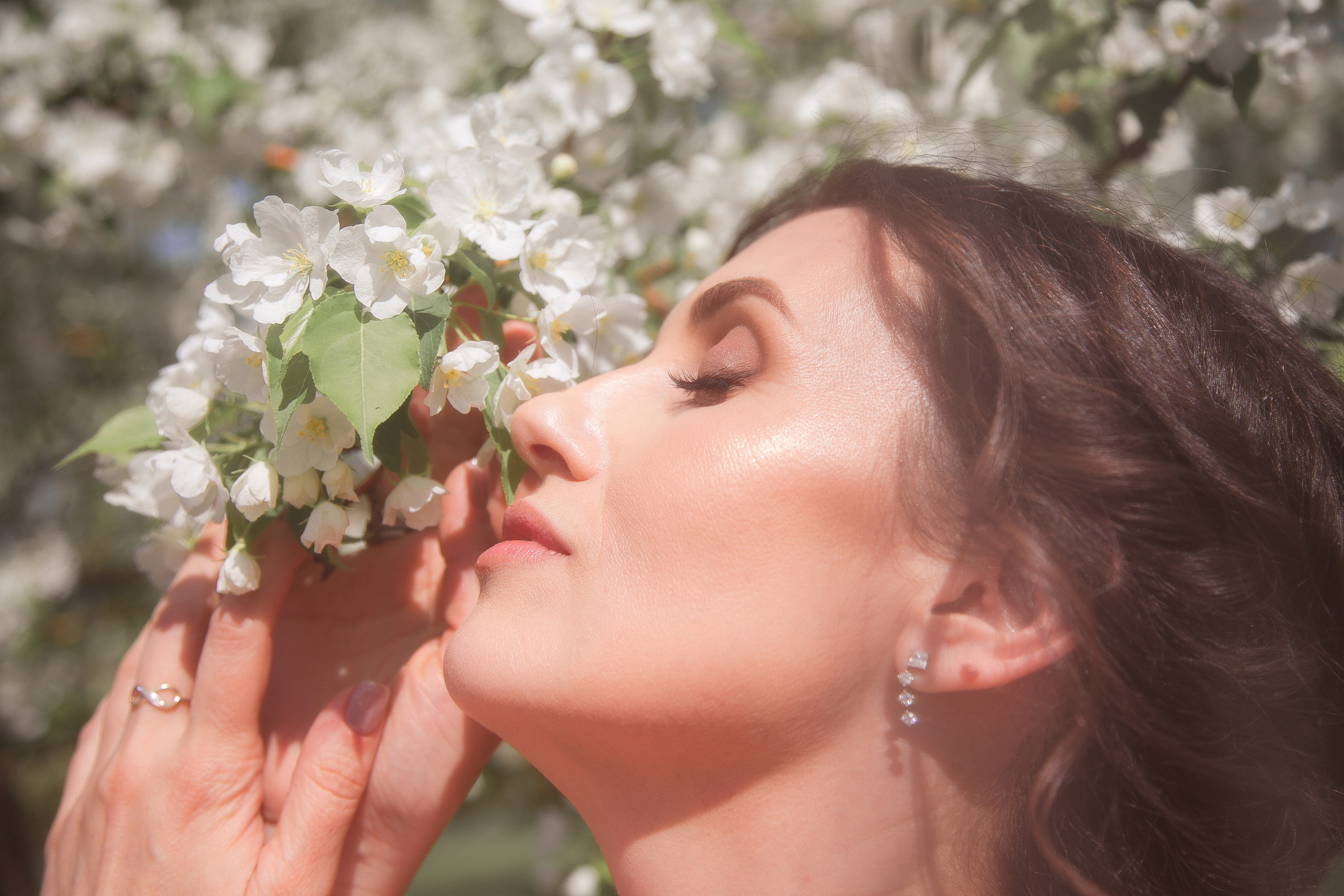 Эльвира «Пробуждение» в весеннем цветении. Женский фотограф и фототерапевт в Алмате Камиля Сабитова