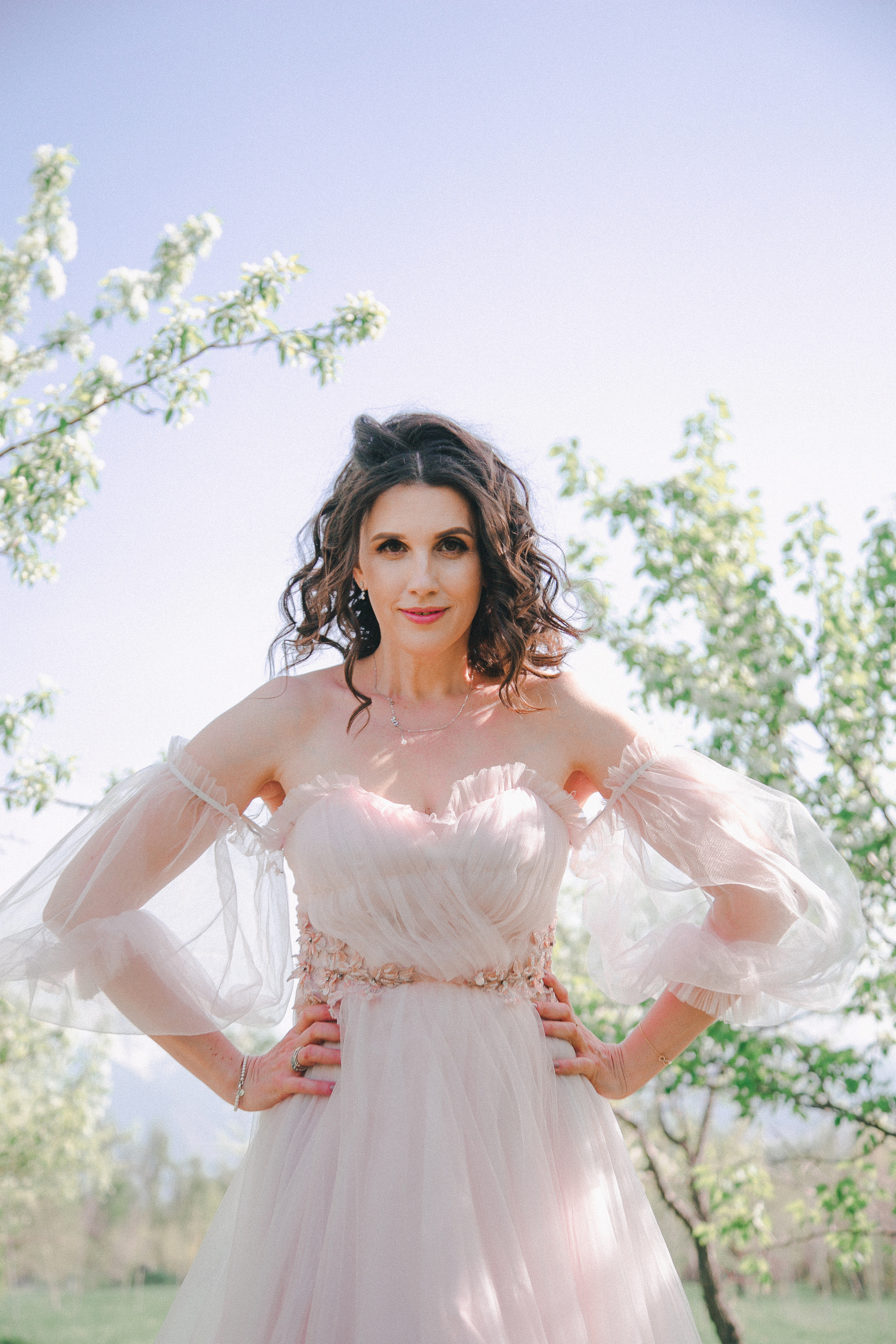 Эльвира «Пробуждение» в весеннем цветении. Женский фотограф и фототерапевт в Алмате Камиля Сабитова