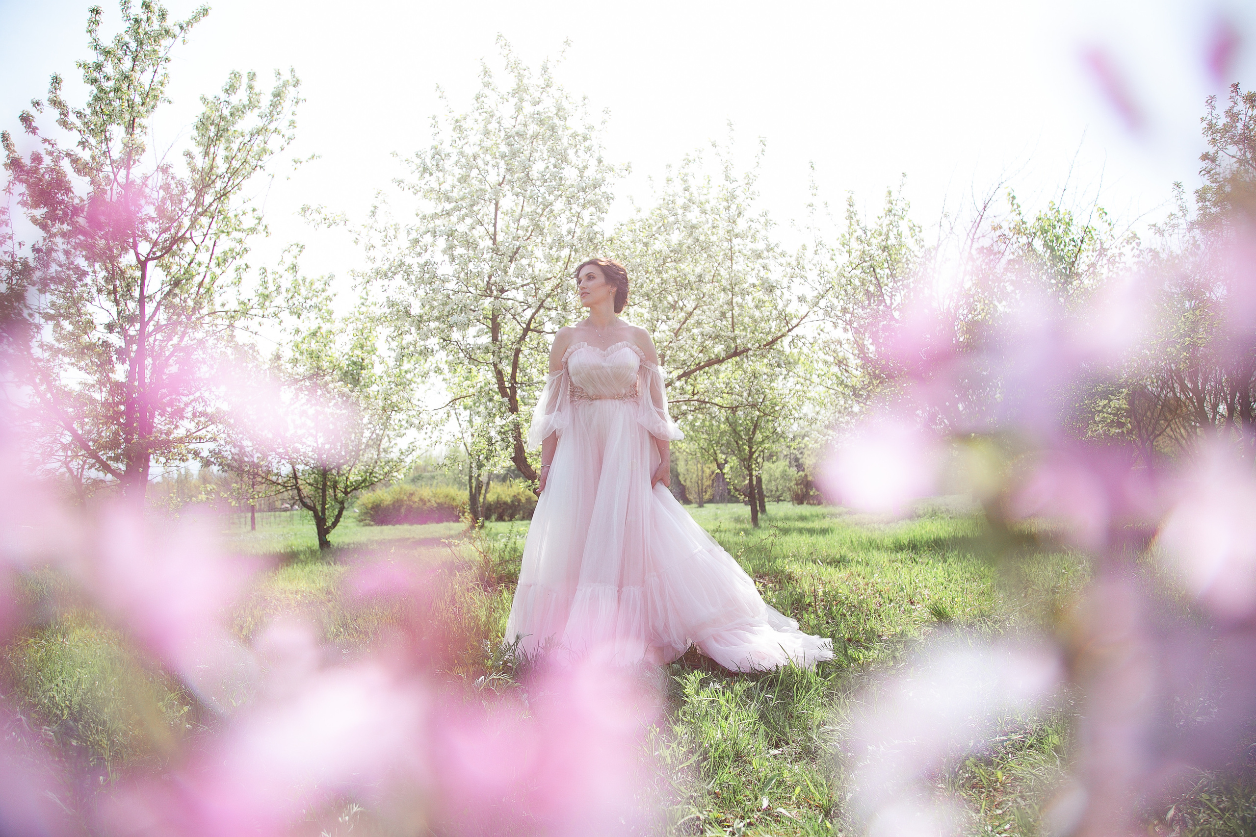 Эльвира «Пробуждение» в весеннем цветении. Женский фотограф и фототерапевт в Алмате Камиля Сабитова