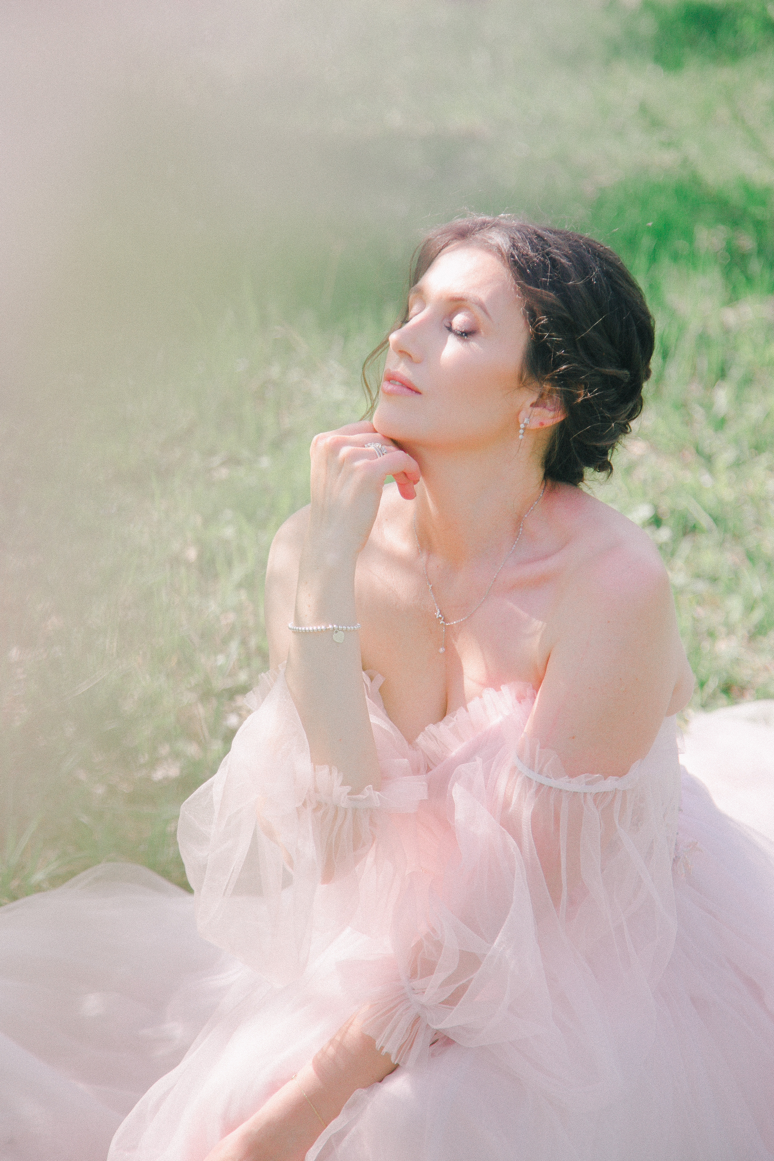 Эльвира «Пробуждение» в весеннем цветении. Женский фотограф и фототерапевт в Алмате Камиля Сабитова