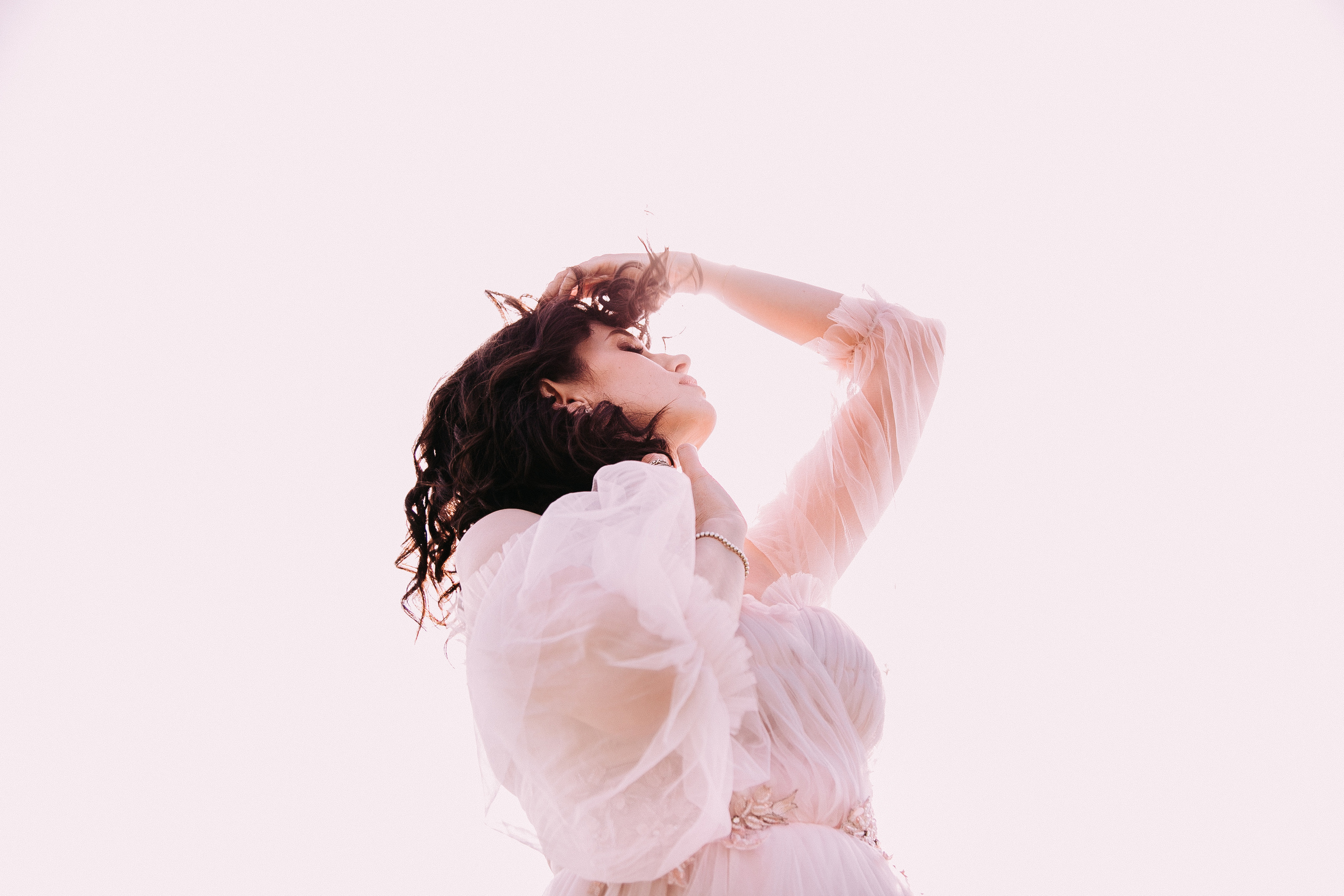 Эльвира «Пробуждение» в весеннем цветении. Женский фотограф и фототерапевт в Алмате Камиля Сабитова