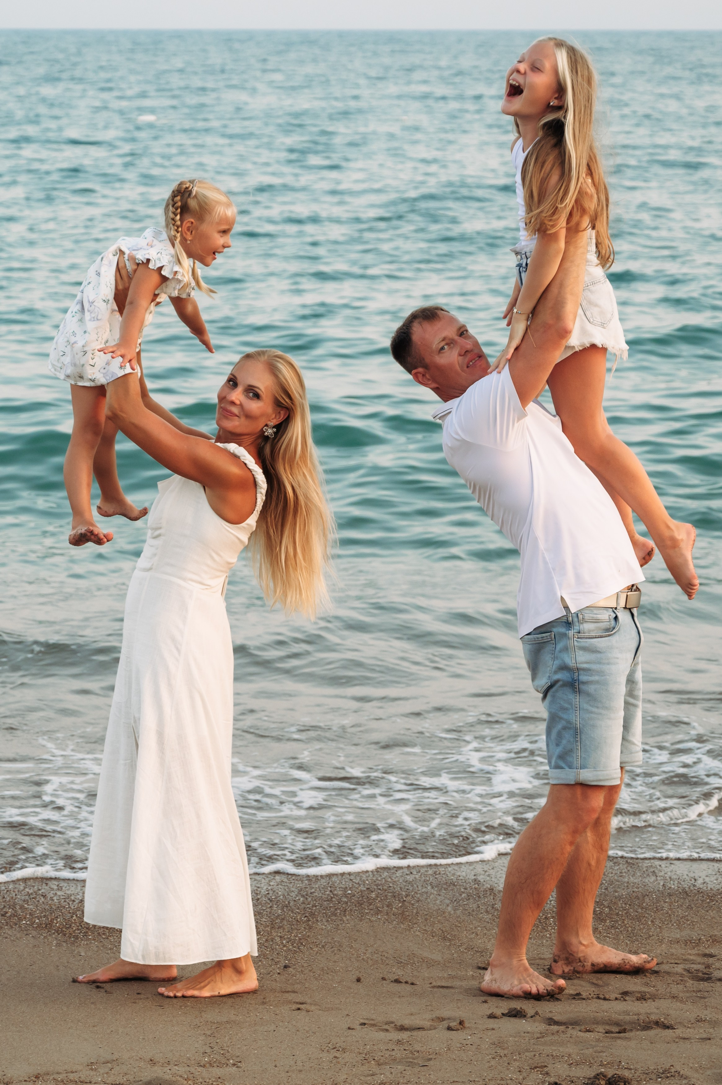 Семейная фотосессия в Анталии на закате. Фотосессии в Анталии. Фотограф в Анталии Лариса Трубина